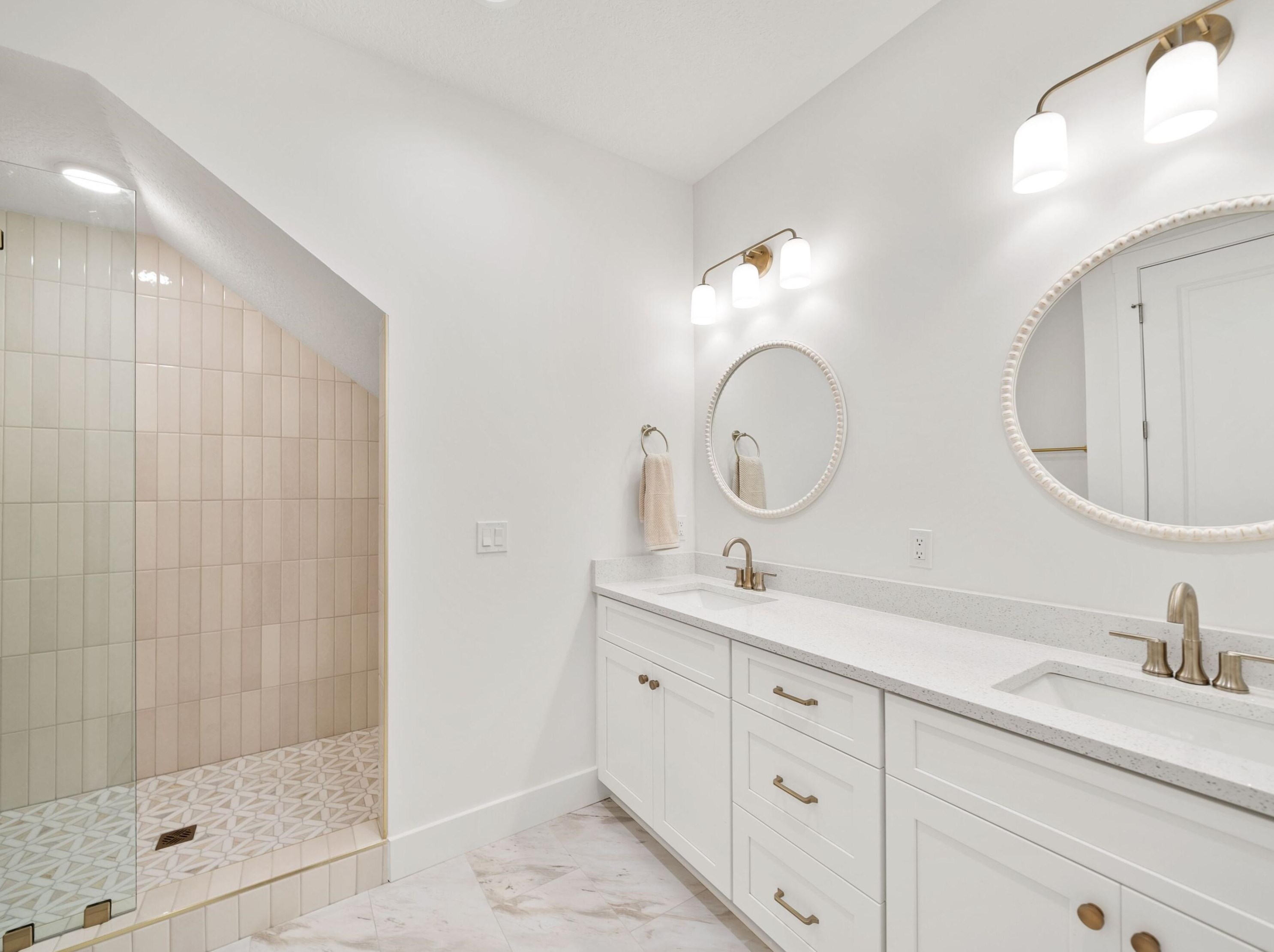 5300 Thomas Dr, Panama City FL 32408-6125 exterior