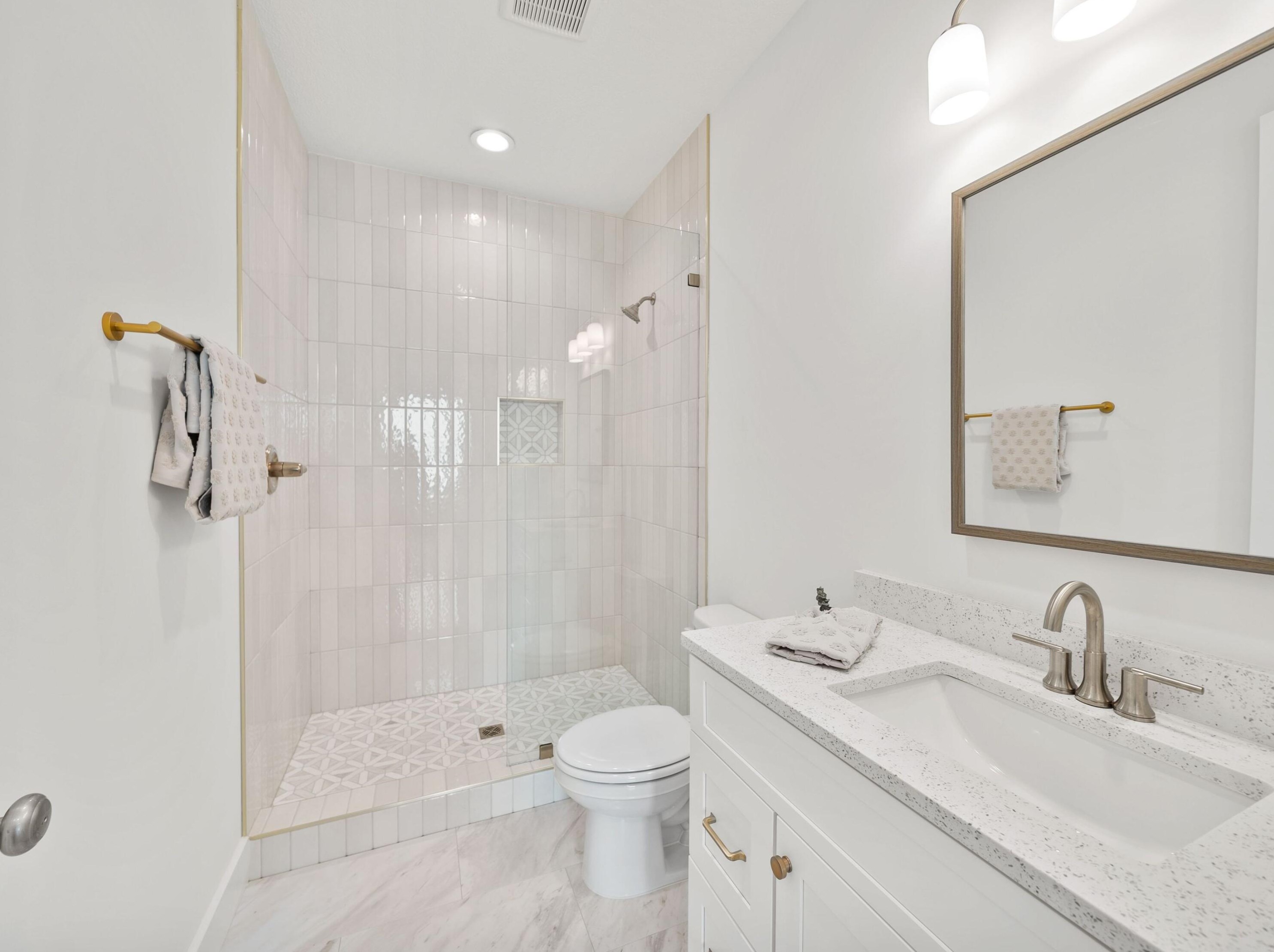 5300 Thomas Dr, Panama City FL 32408-6125 exterior