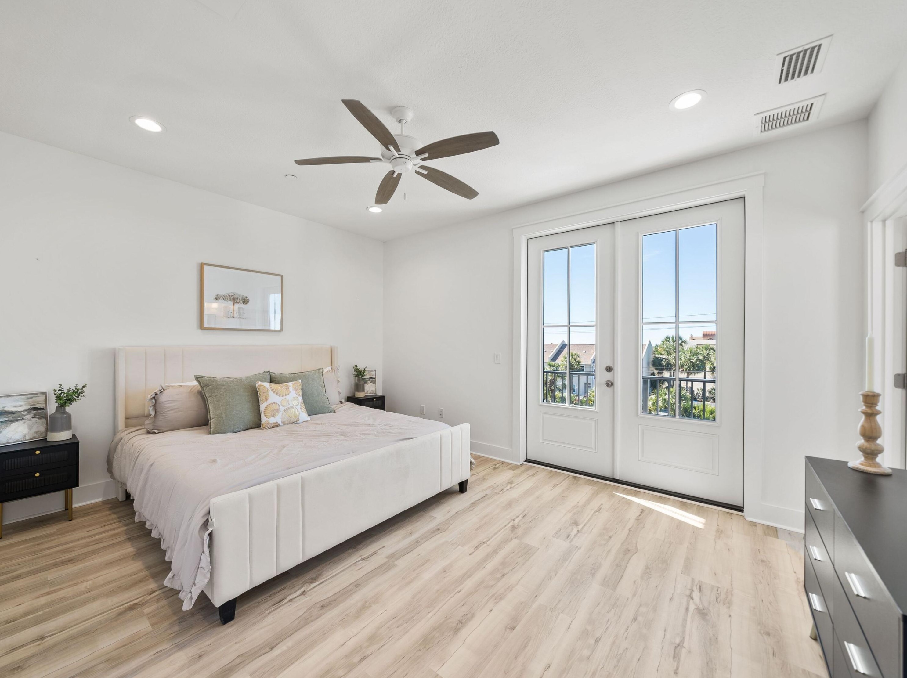 5300 Thomas Dr, Panama City FL 32408-6125 exterior