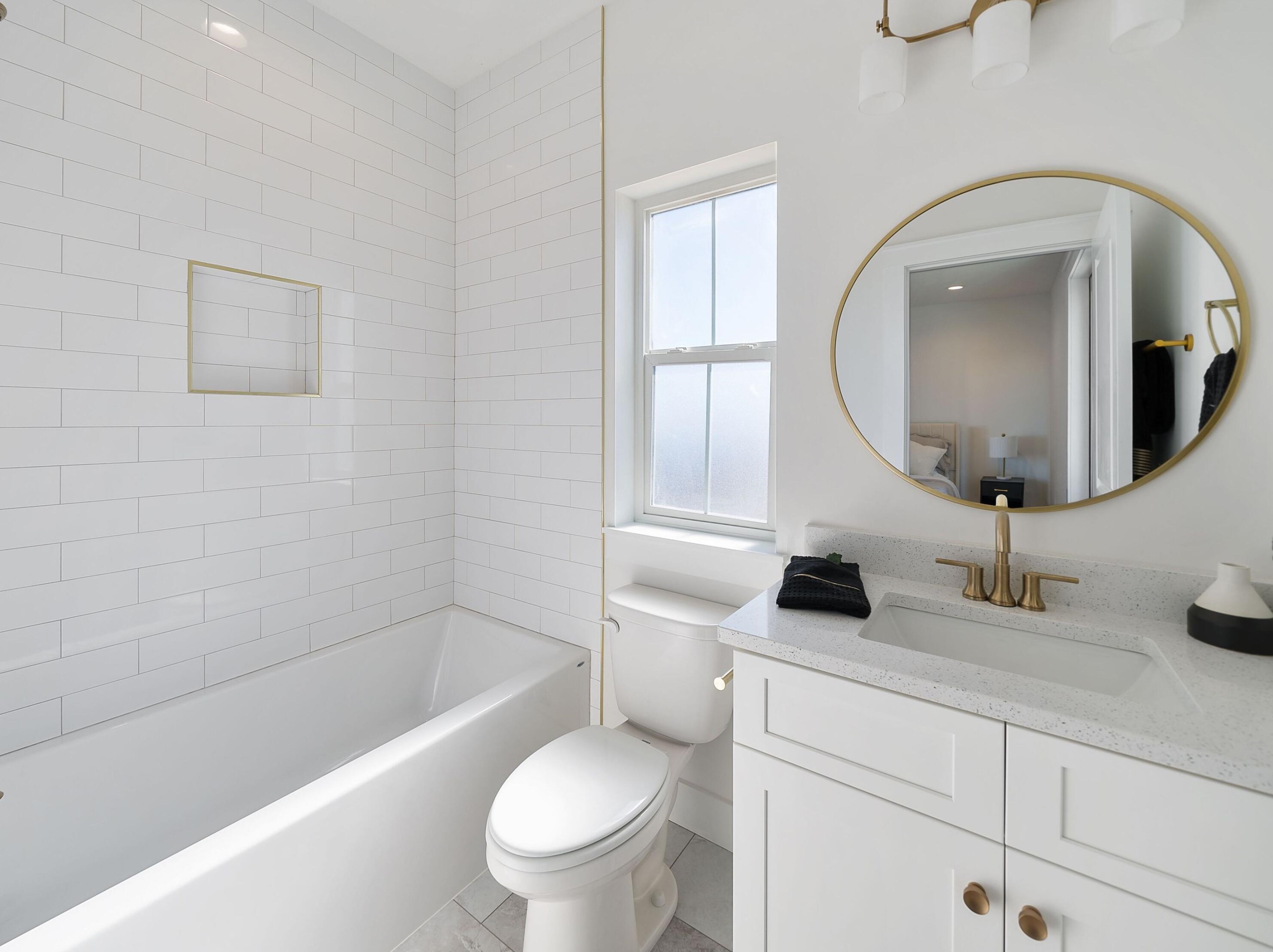 5300 Thomas Dr, Panama City FL 32408-6125 exterior