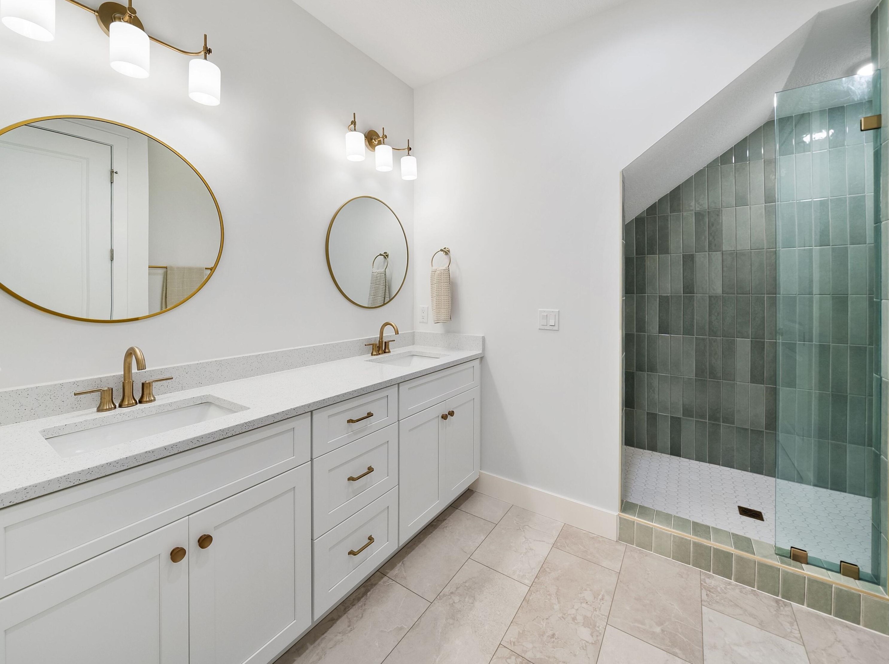 5300 Thomas Dr, Panama City FL 32408-6125 exterior