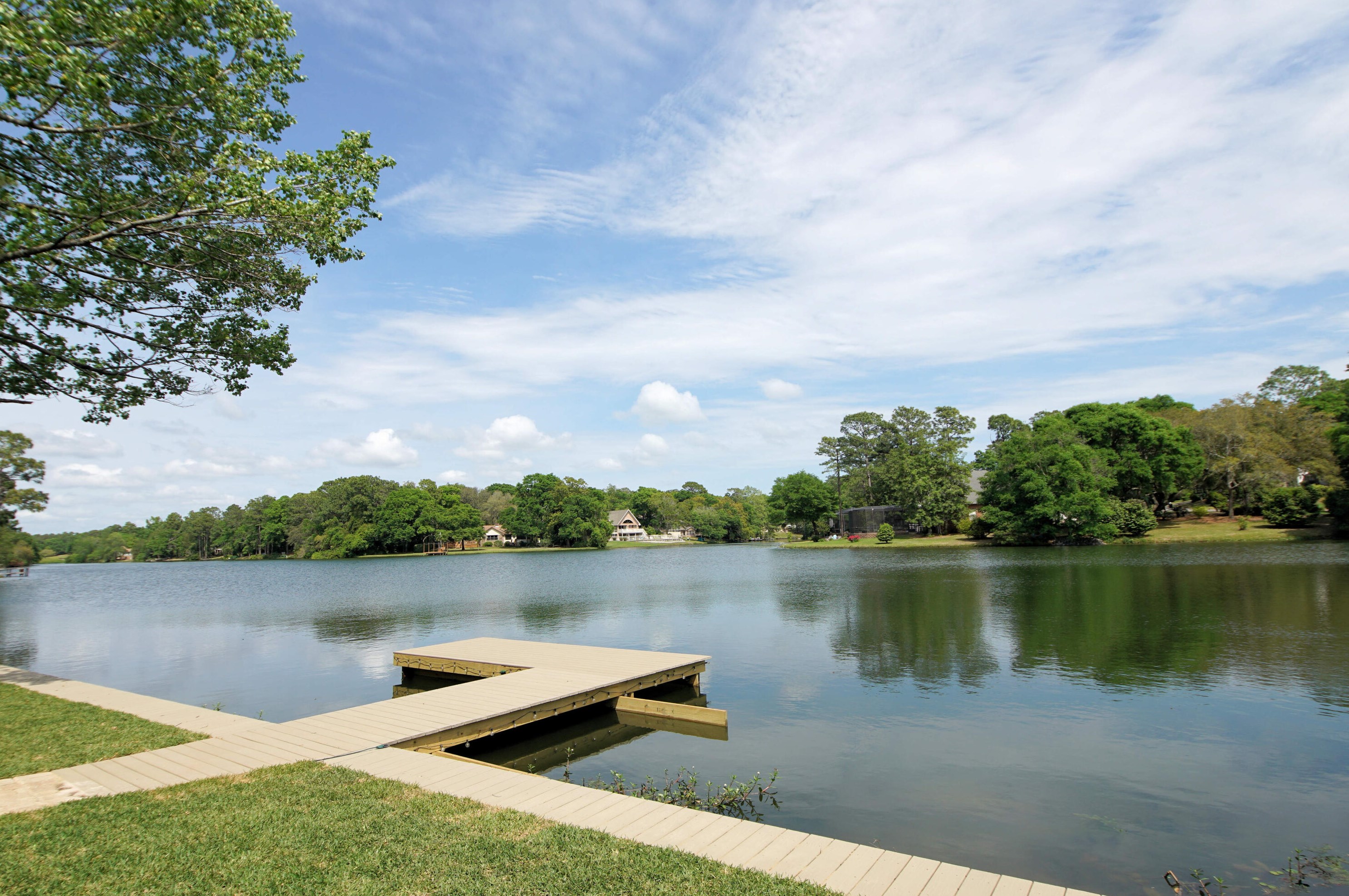 1002 Lake Way Dr, Niceville, FL 32578