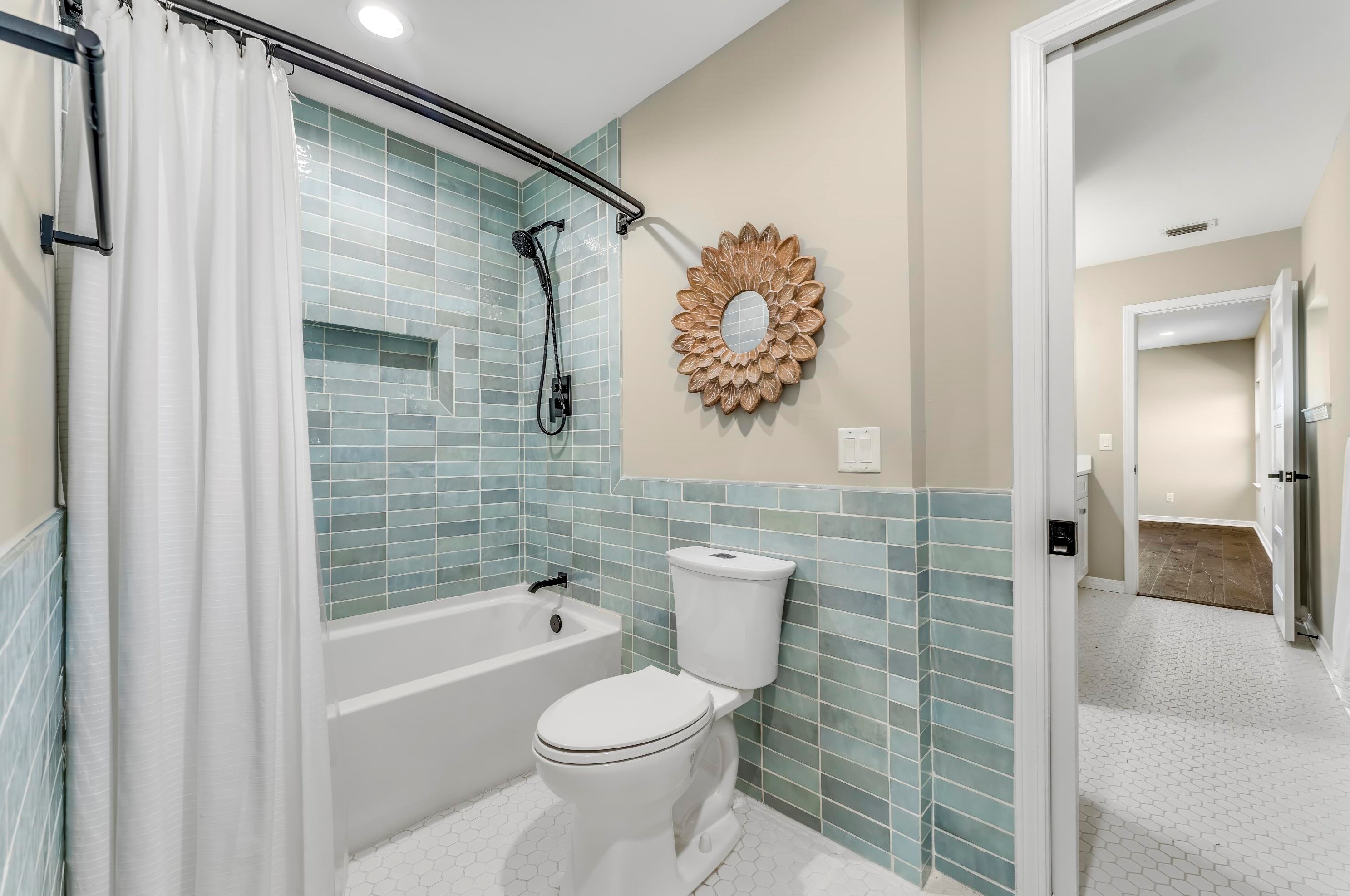 3301 Harbour Pl, Panama City FL 32405-1638 exterior