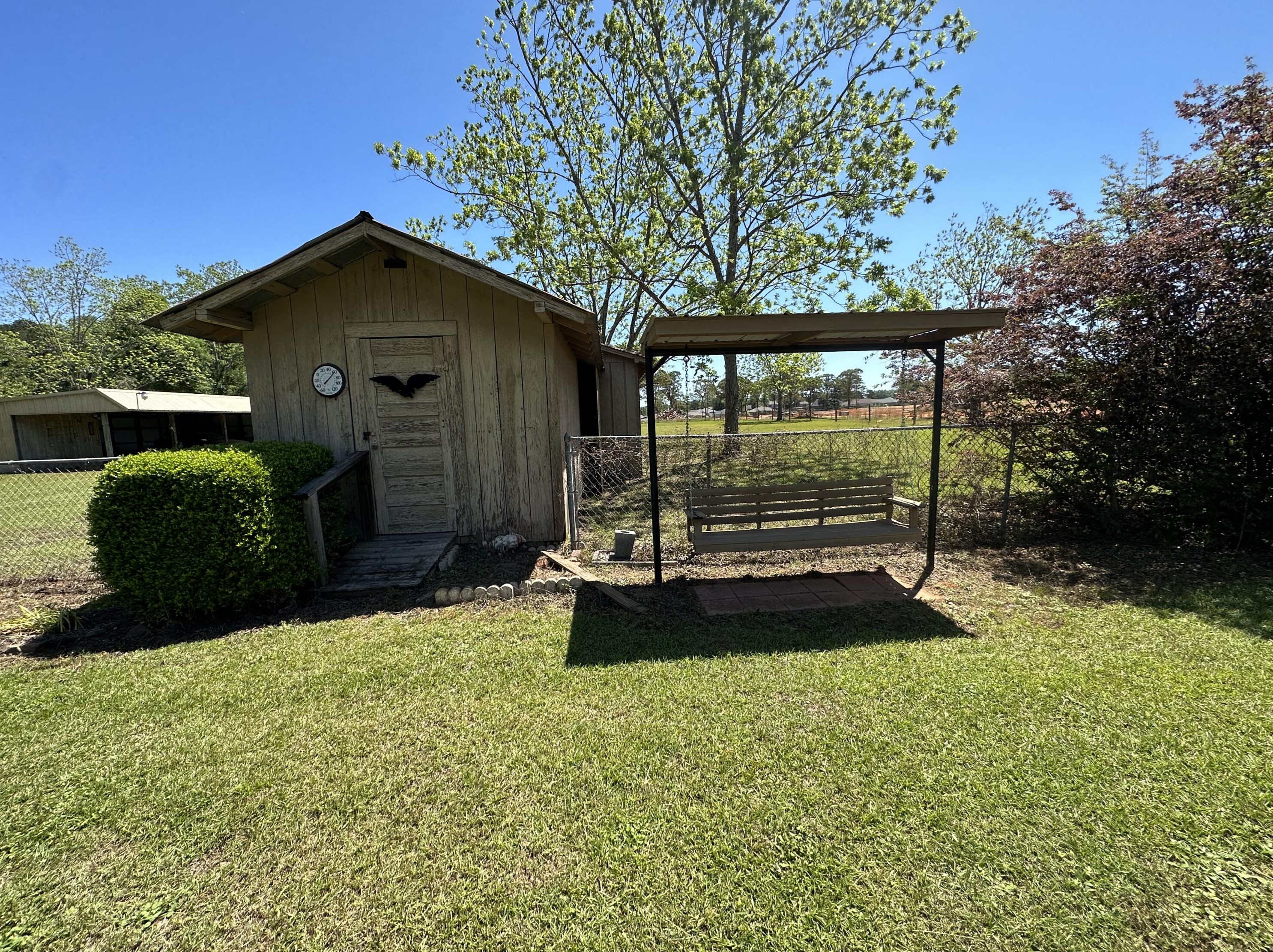 5897 Houston Ln, Crestview, FL 32539-7158