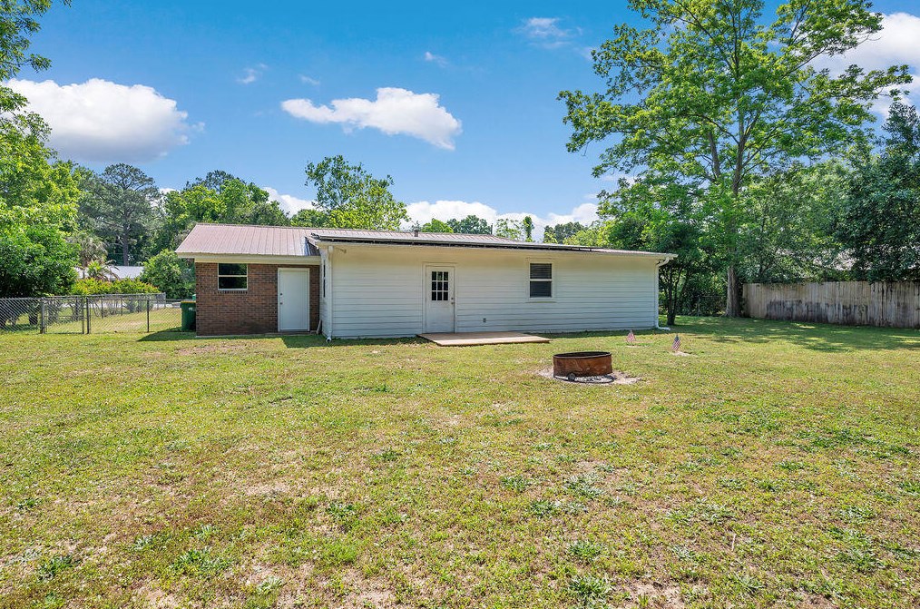 1211 Sunshine Dr, Crestview FL  32539-8901 exterior