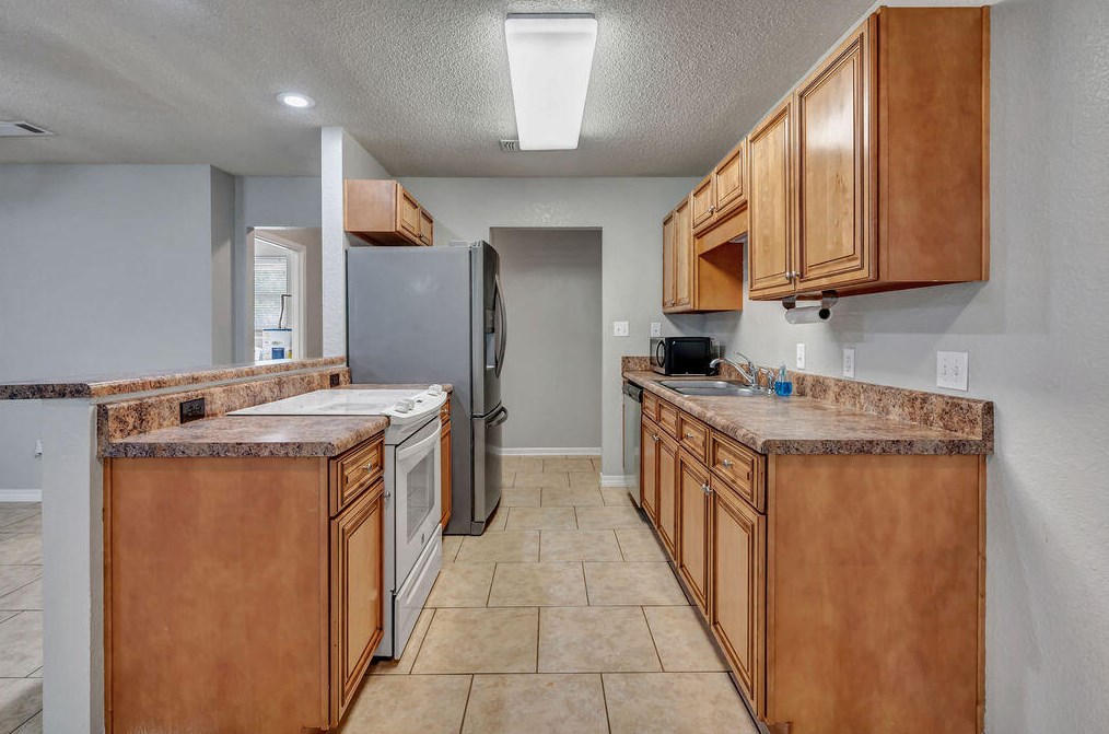 1211 Sunshine Dr, Crestview FL  32539-8901 exterior