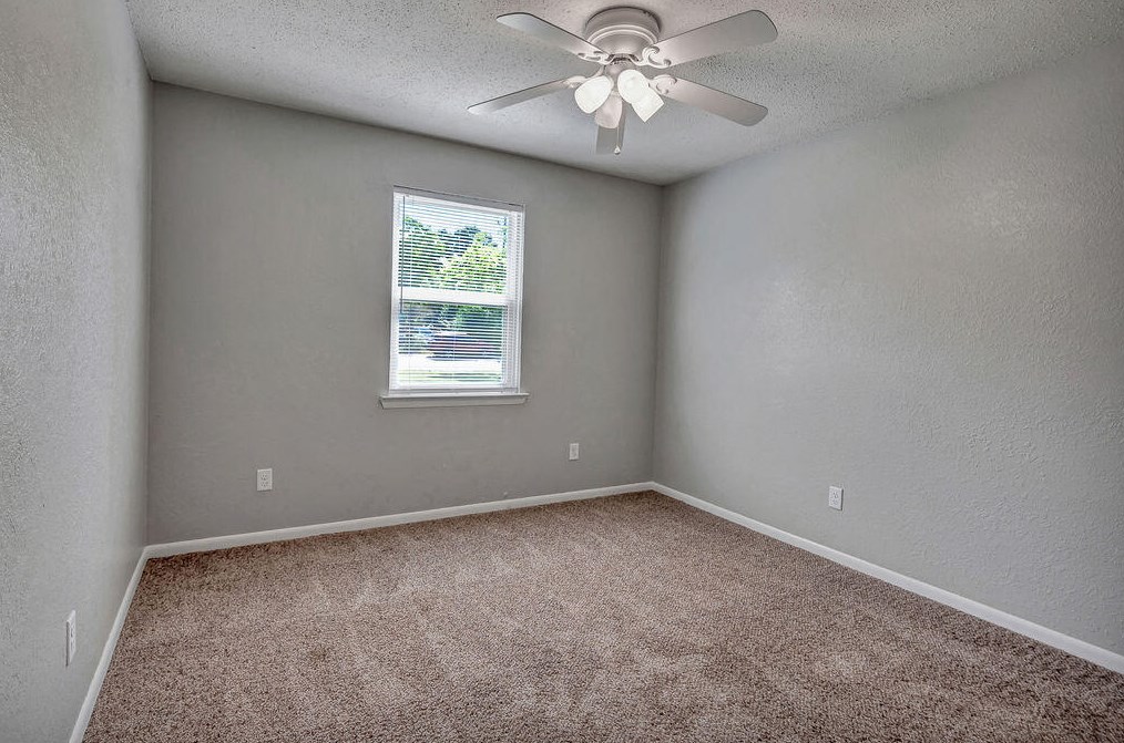1211 Sunshine Dr, Crestview FL  32539-8901 exterior