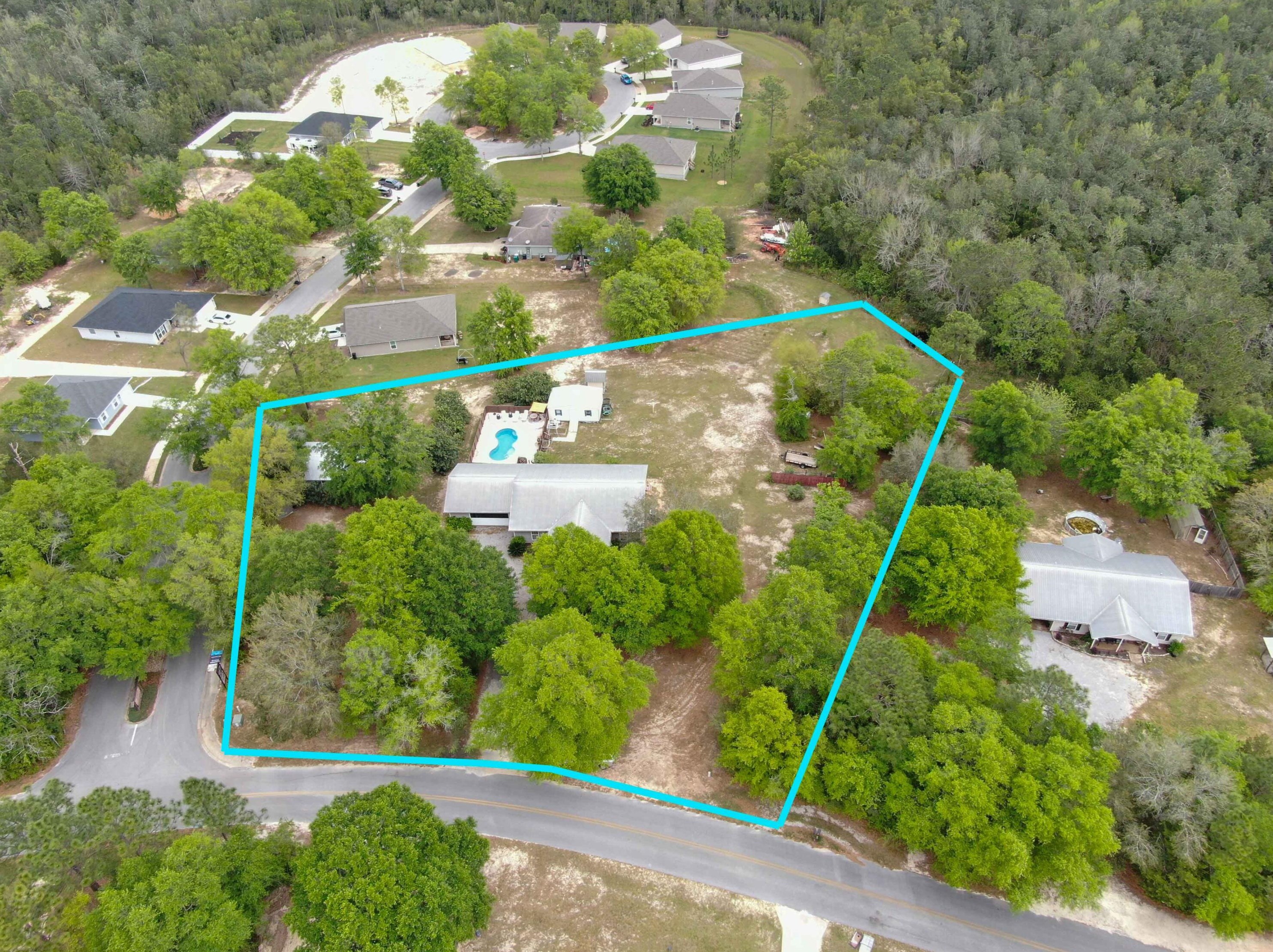 489 Roberts Dr, Defuniak Springs, FL 32433-3519