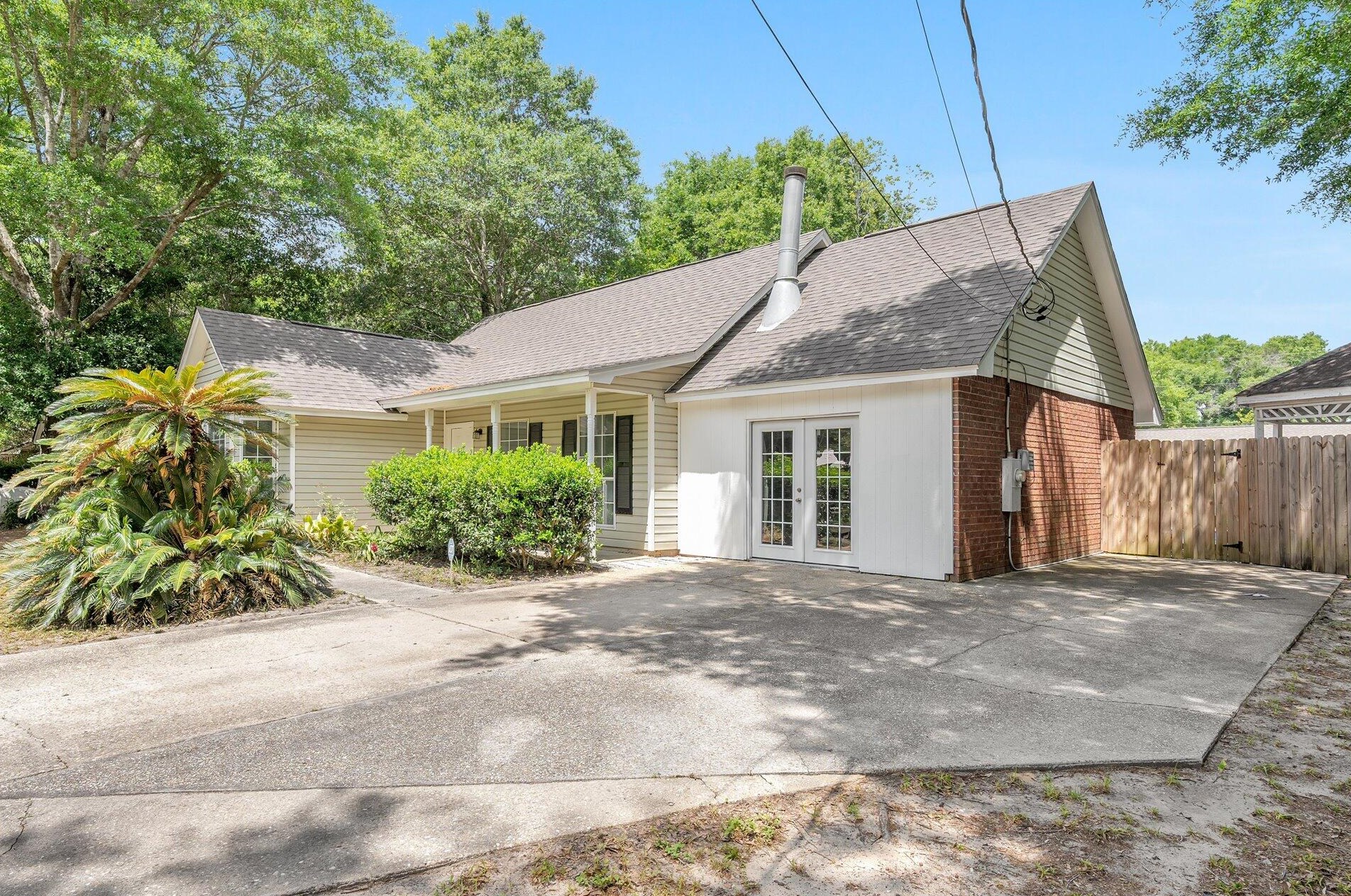 6540 Hunter St, Milton, FL 32570-3216