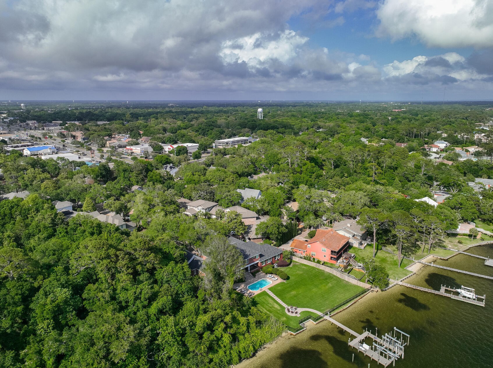 2 Plantation Oaks Dr, Mary Esther FL  32569-2902 exterior