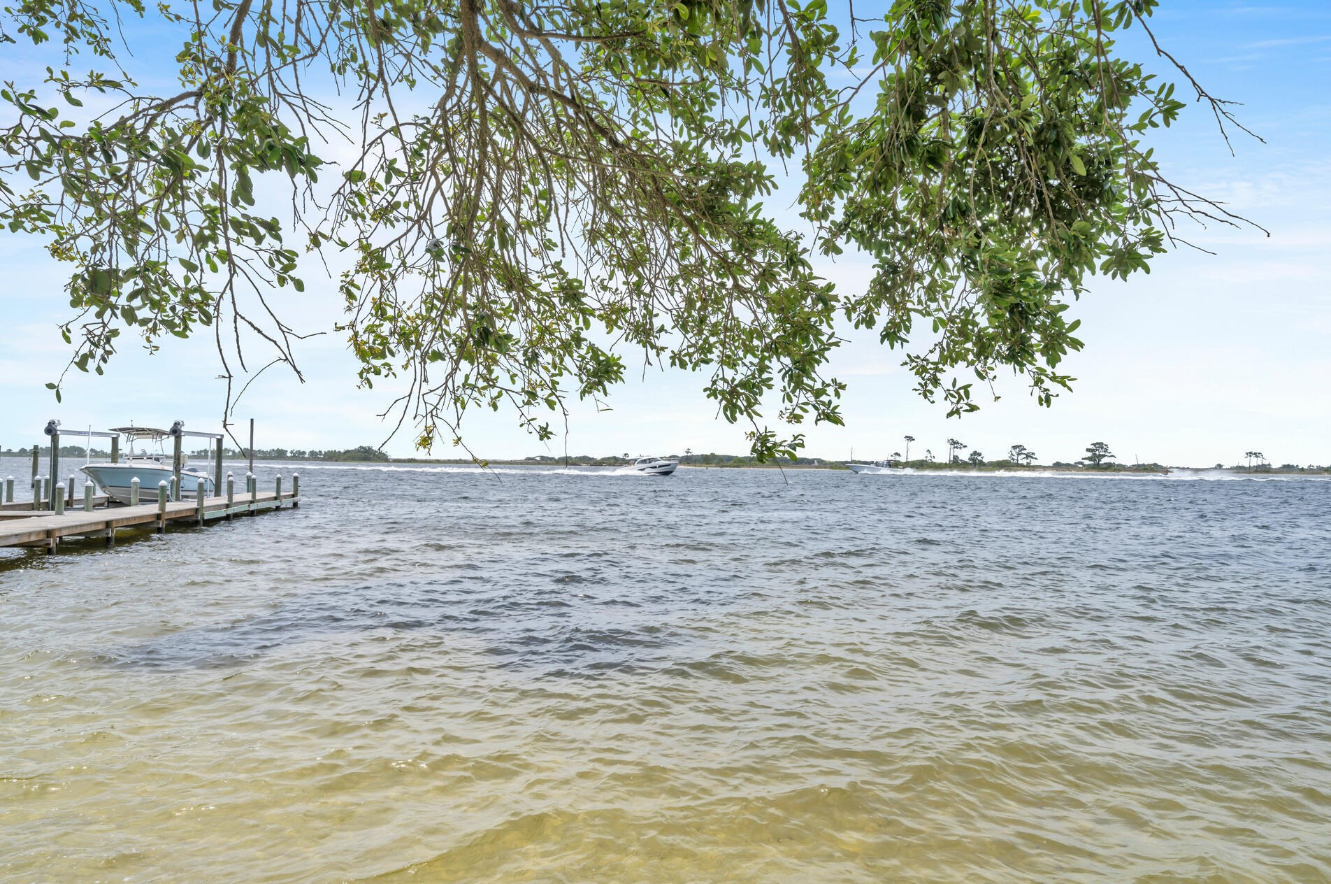 2 Plantation Oaks Dr, Mary Esther FL  32569-2902 exterior