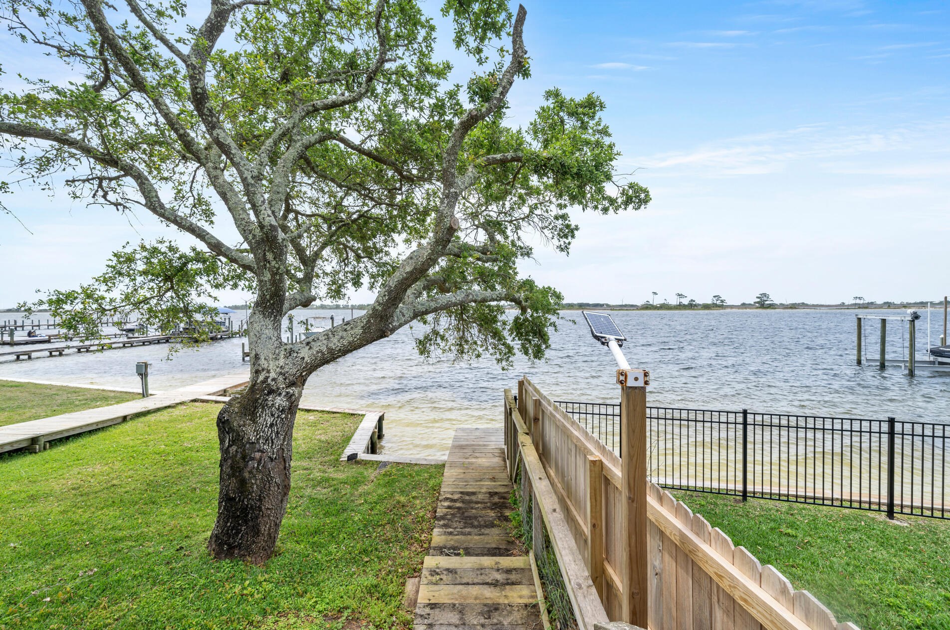 2 Plantation Oaks Dr, Mary Esther FL  32569-2902 exterior