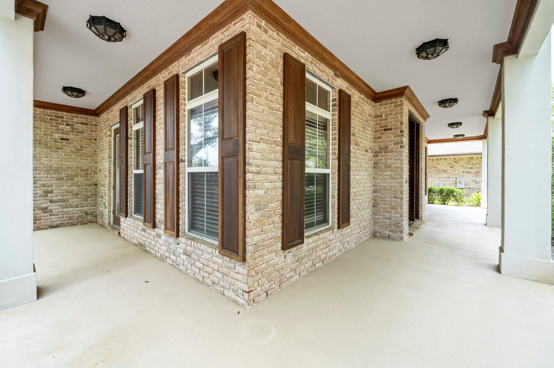 2 Plantation Oaks Dr, Mary Esther FL  32569-2902 exterior