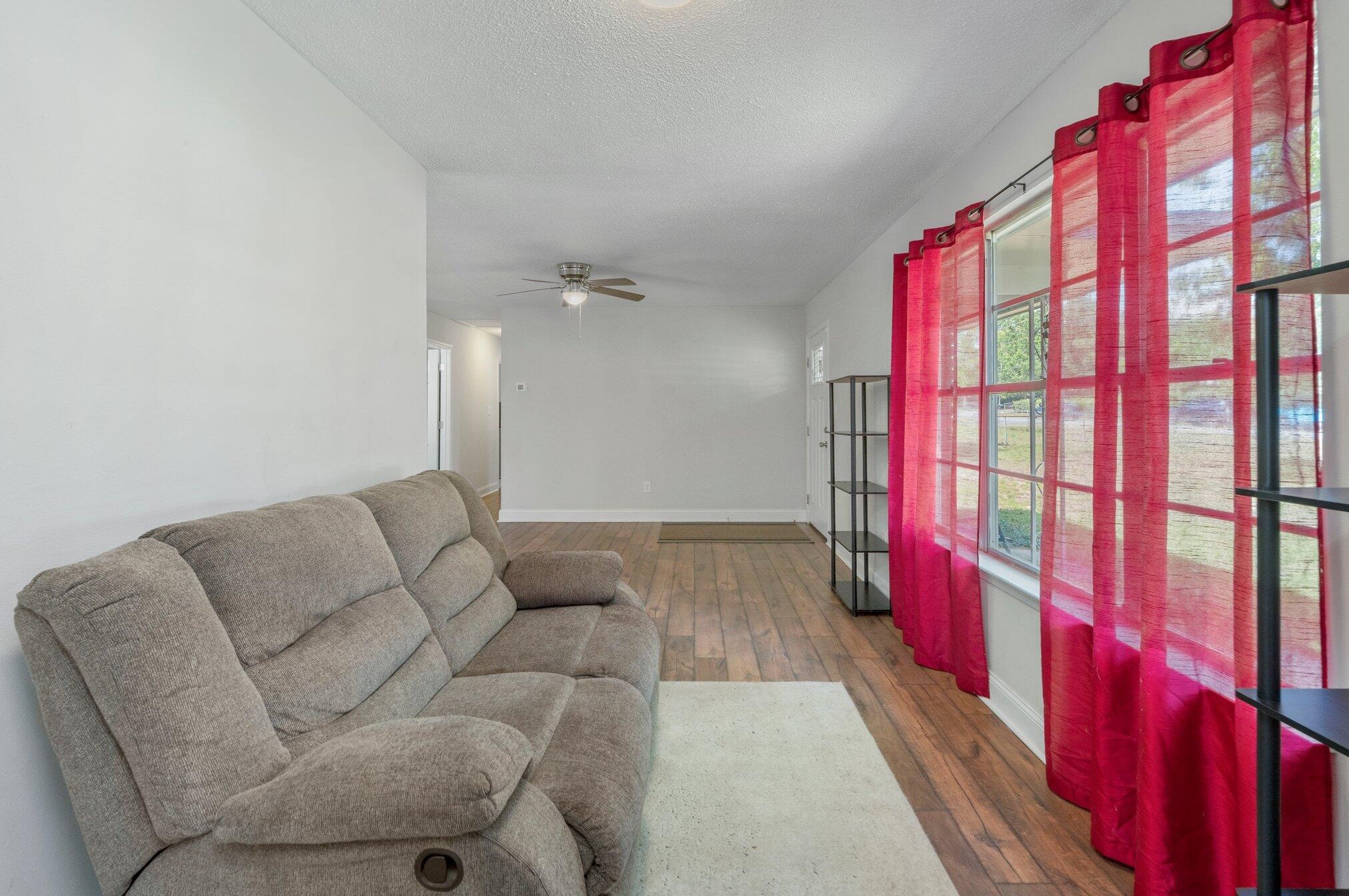 1215 Pinewood Ln, Crestview FL  32539-8509 exterior