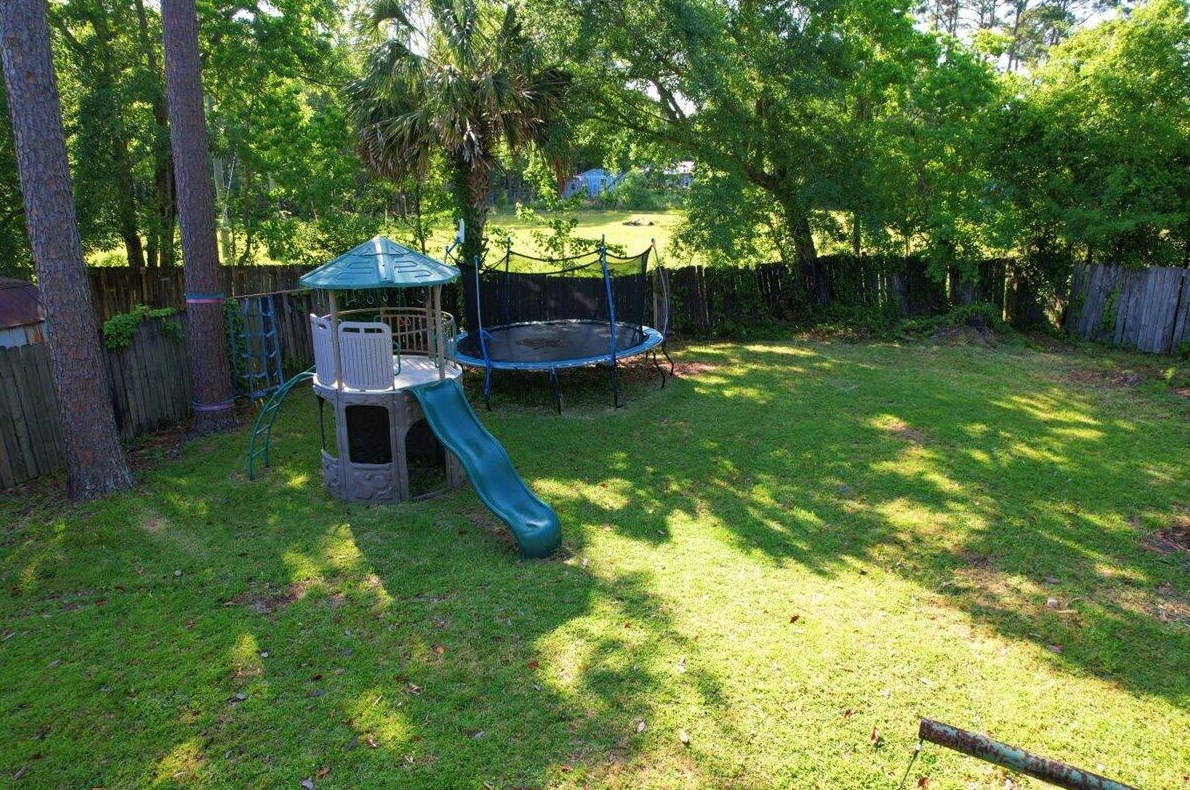 1347 Continental Dr, Pensacola FL 32506-3678 exterior