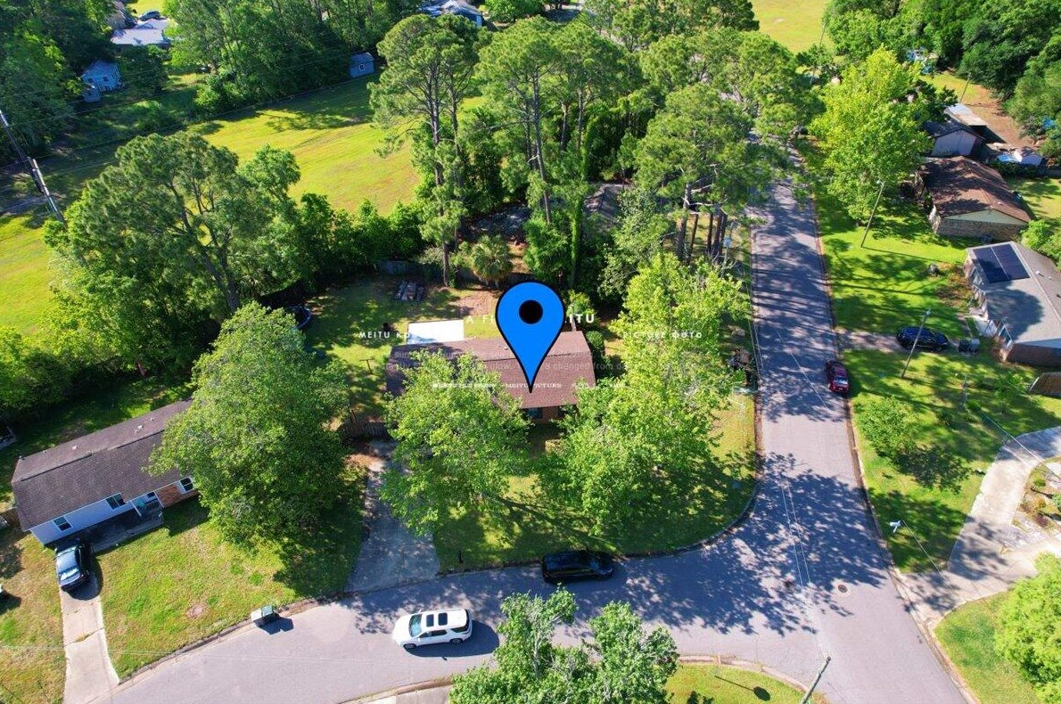 1347 Continental Dr, Pensacola FL 32506-3678 exterior