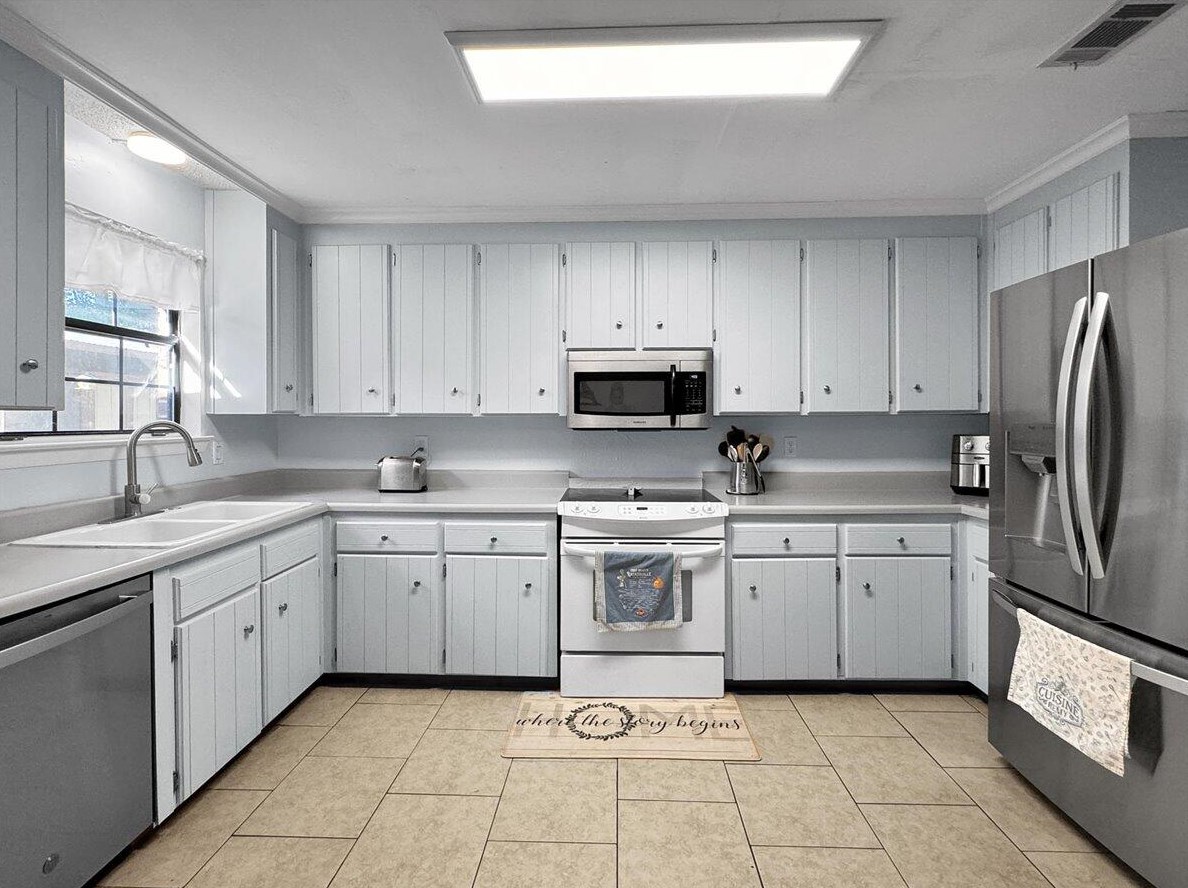 1347 Continental Dr, Pensacola FL 32506-3678 exterior