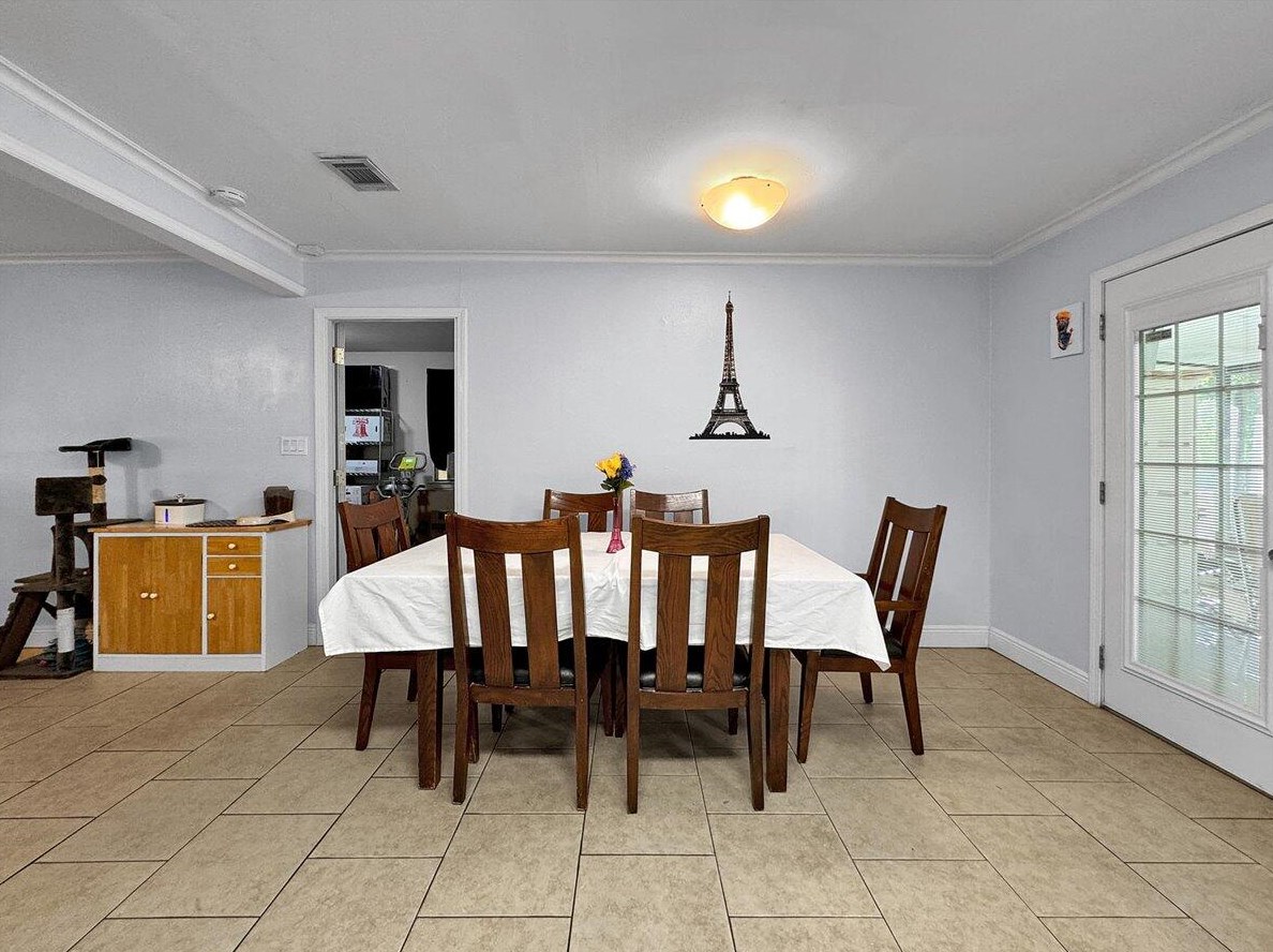 1347 Continental Dr, Pensacola FL 32506-3678 exterior