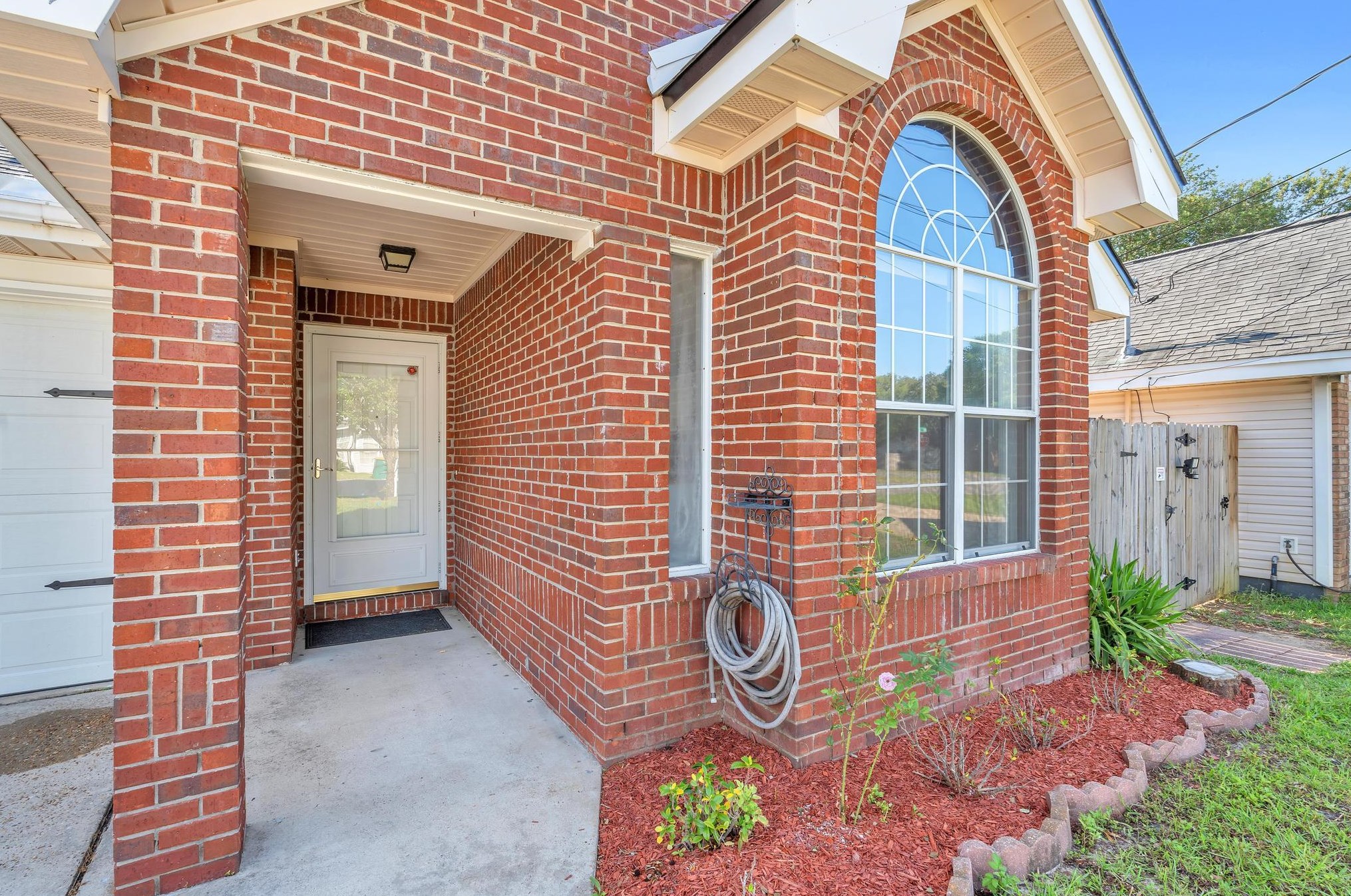 64 9th St, Shalimar, FL 32579