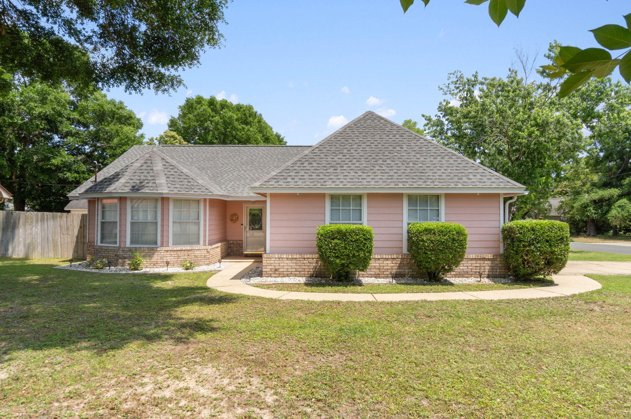 40 Abbey Rd, Crestview, FL 32539-7328
