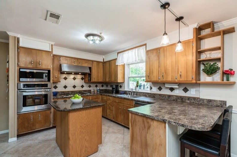 14 Cambridge Ave, Fort Walton Beach FL  32547-1725 exterior