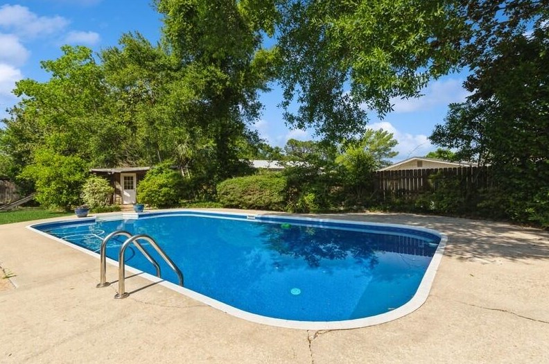 14 Cambridge Ave, Fort Walton Beach FL  32547-1725 exterior