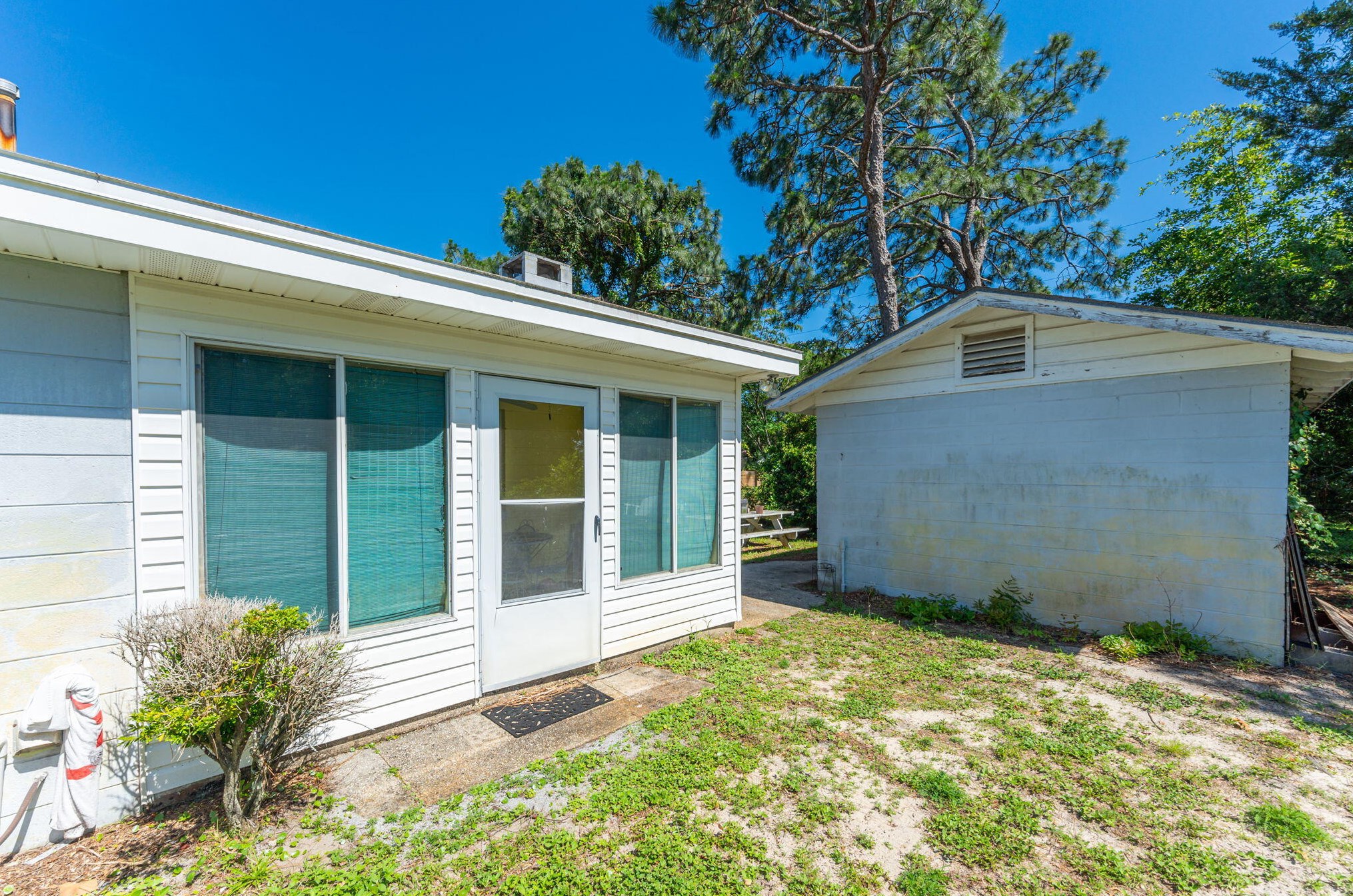 318 Oakland Cir, Fort Walton Beach FL  32548-4622 exterior