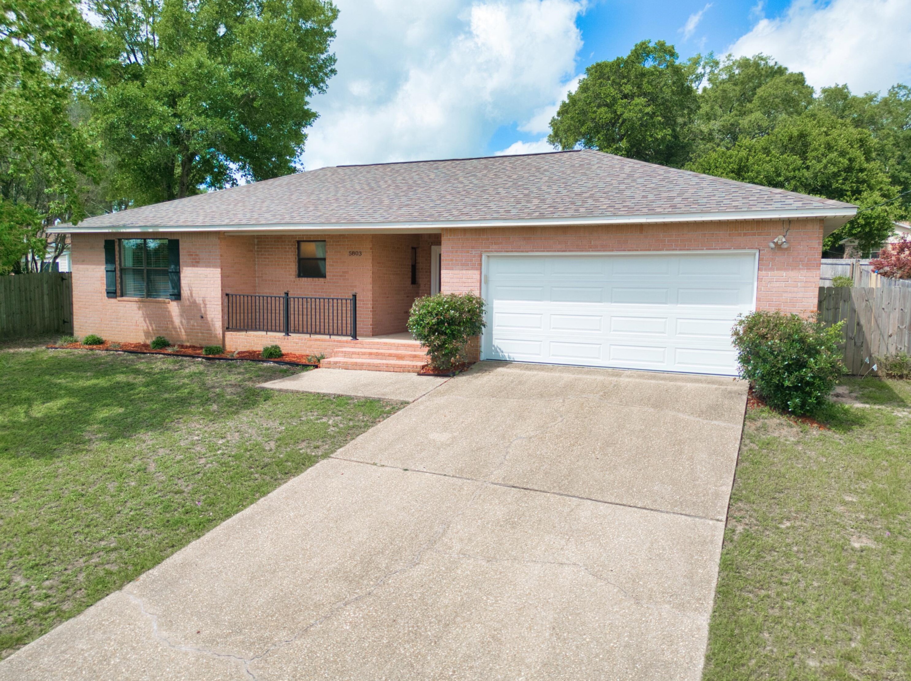 5803 Shore Dr, Pensacola, FL 32505-2031
