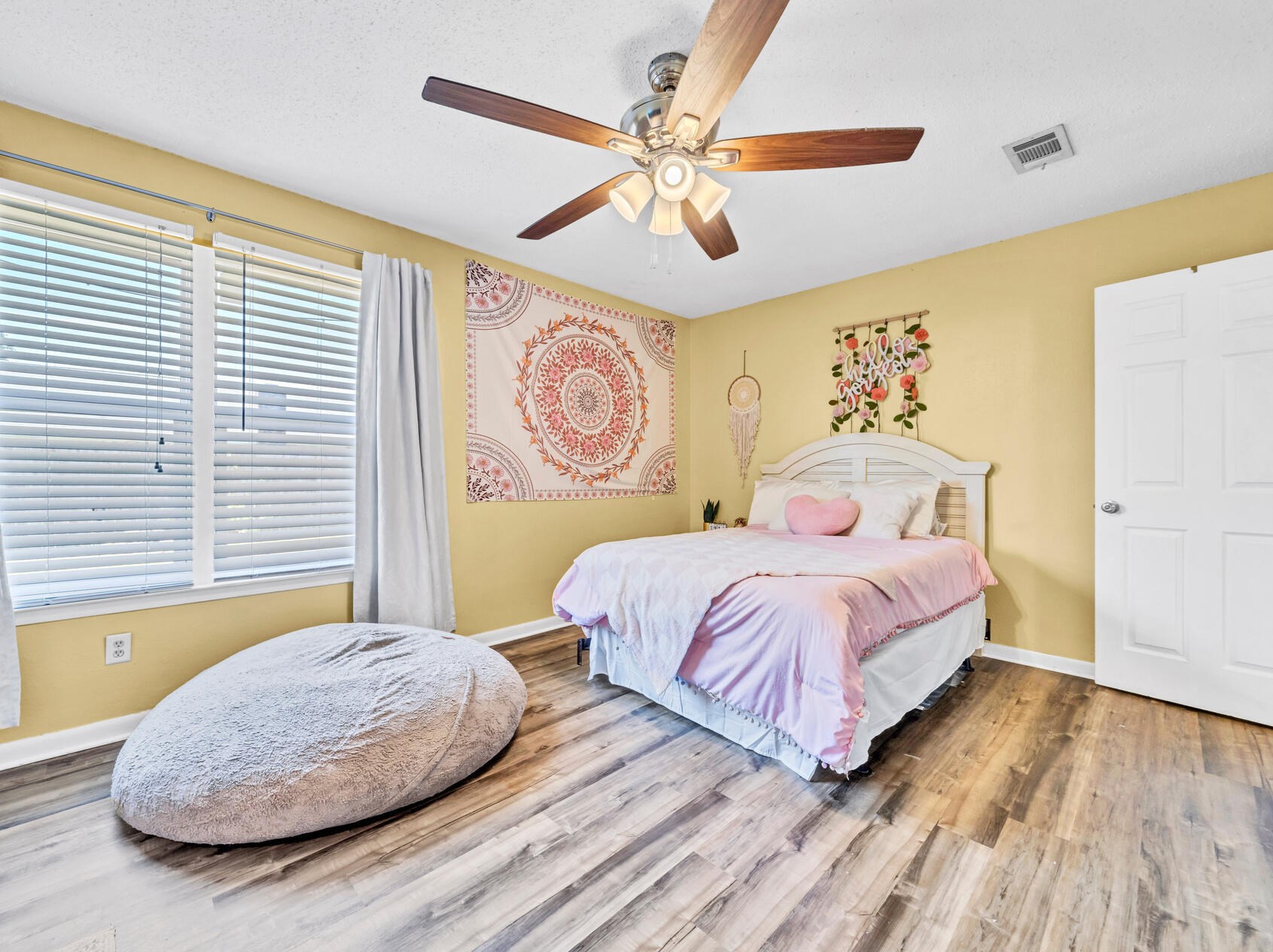 405 Rue Des Tours, Mary Esther FL  32569-2342 exterior