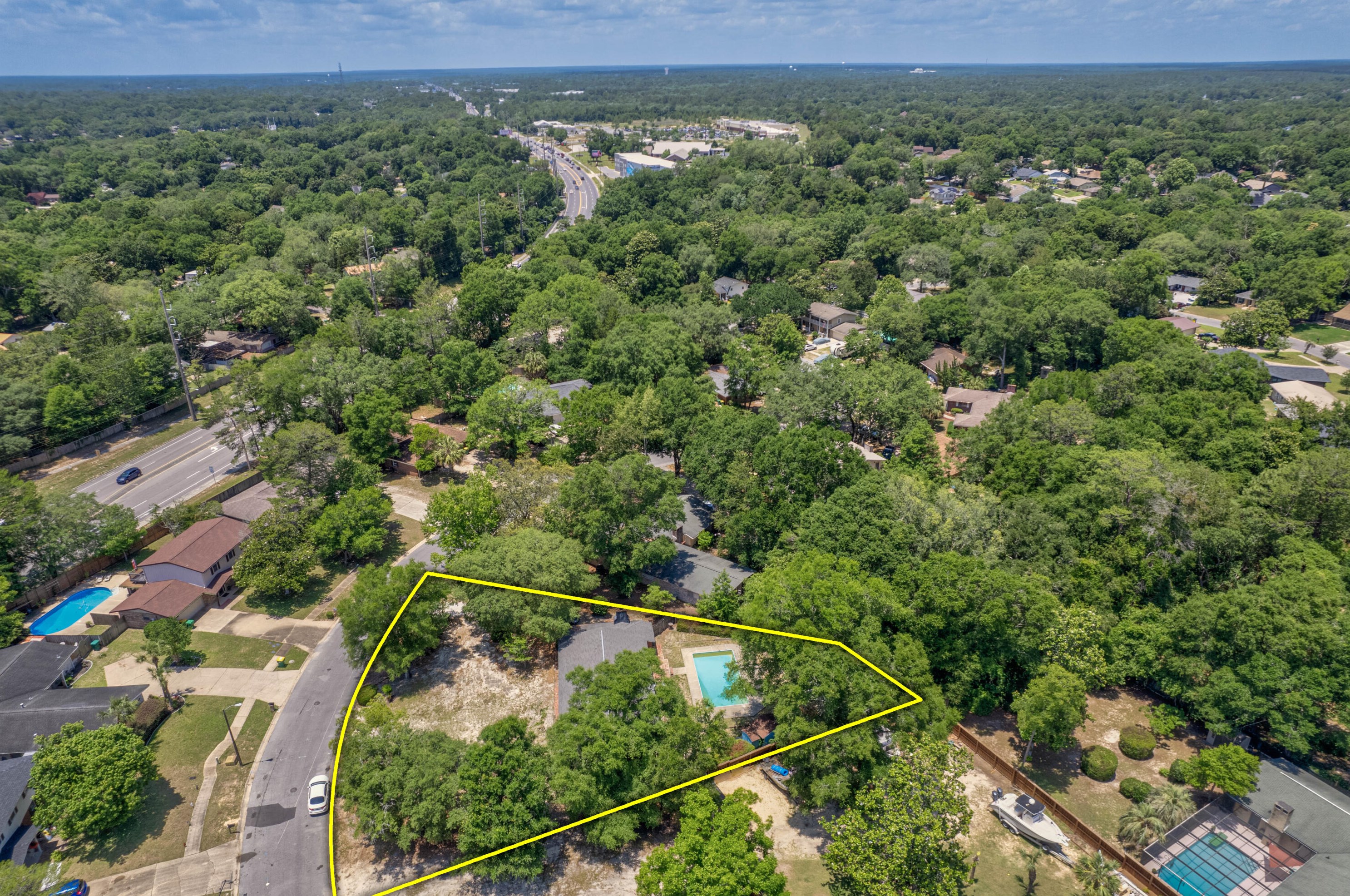 2415 Parker Dr, Niceville, FL 32578-2316