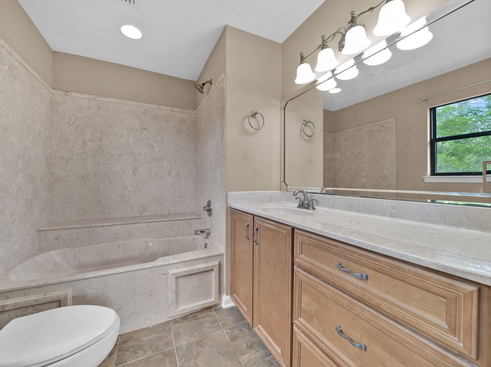 23 Oregon Dr, Fort Walton Beach FL  32548-5039 exterior