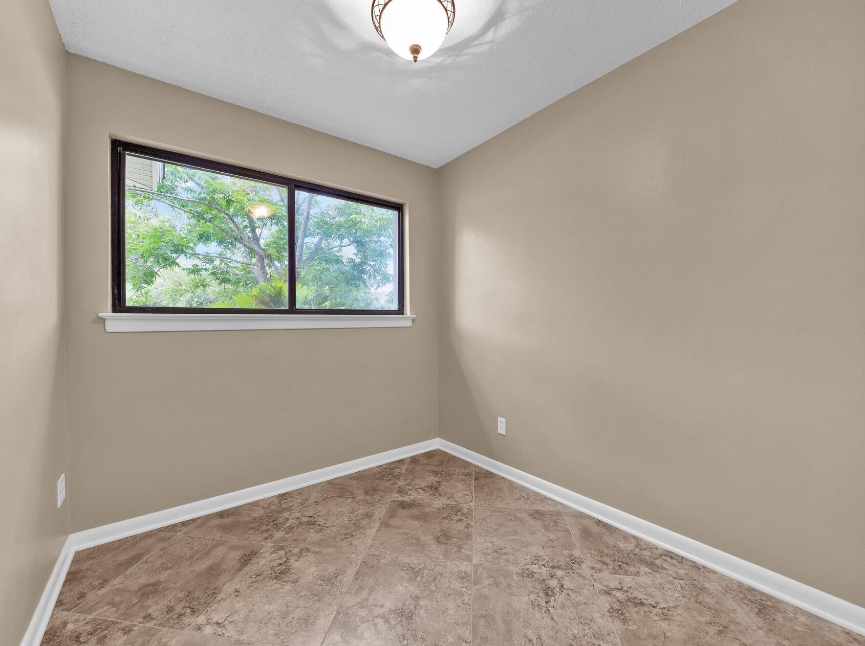 23 Oregon Dr, Fort Walton Beach FL  32548-5039 exterior