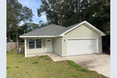 704 E Chestnut Avenue E, Crestview, FL 32539 - Photo 1