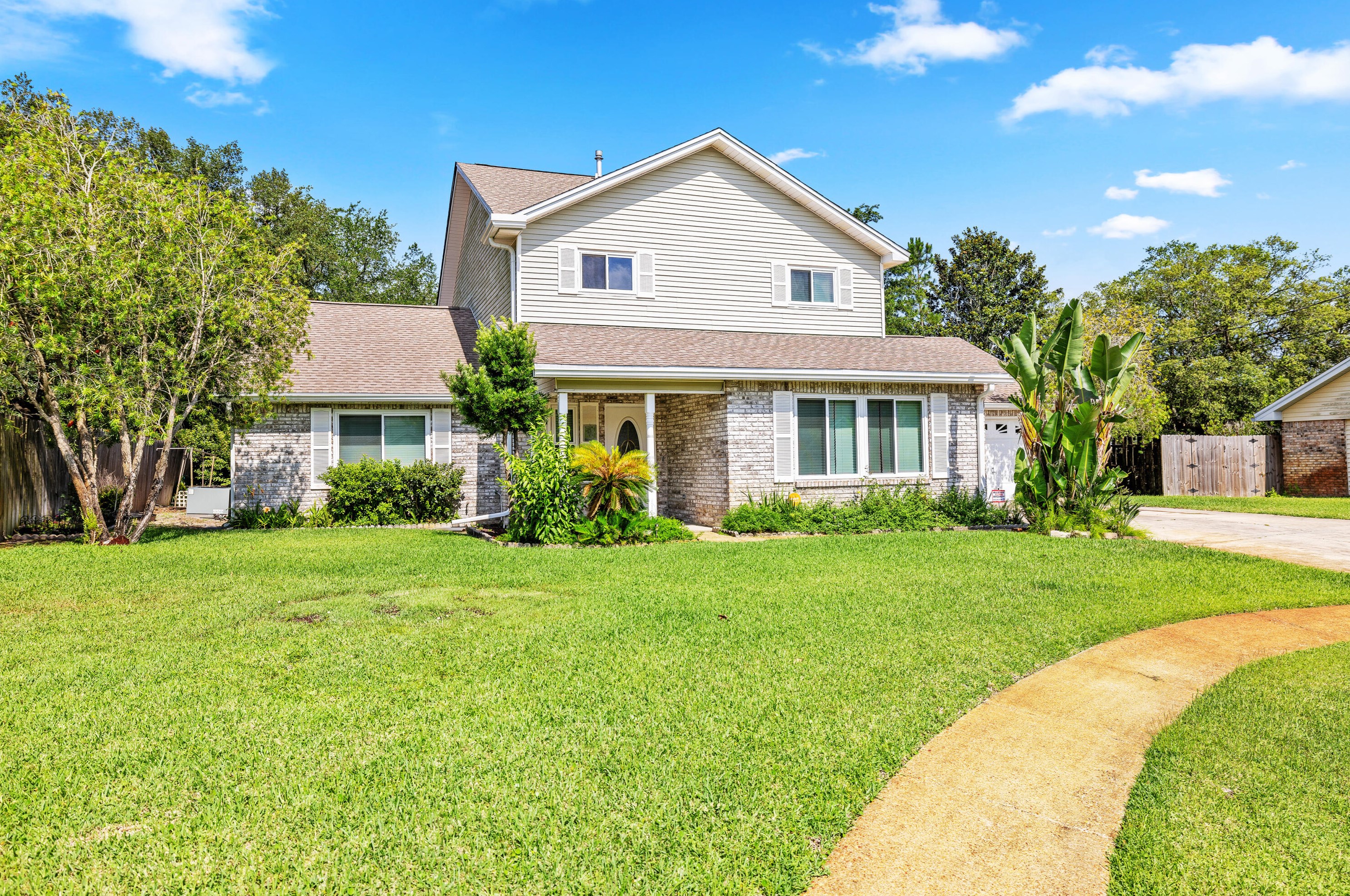 840 Linda Dr, Mary Esther, FL 32569-1483