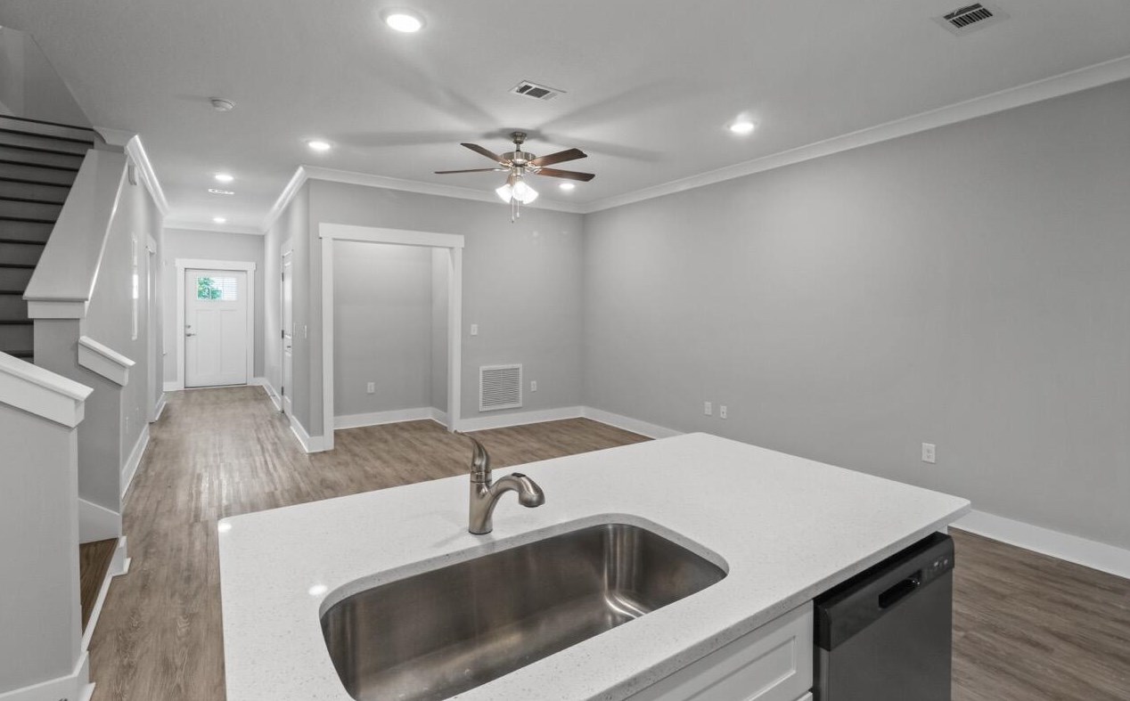 280 Date Palm Ln, Freeport, FL 32439