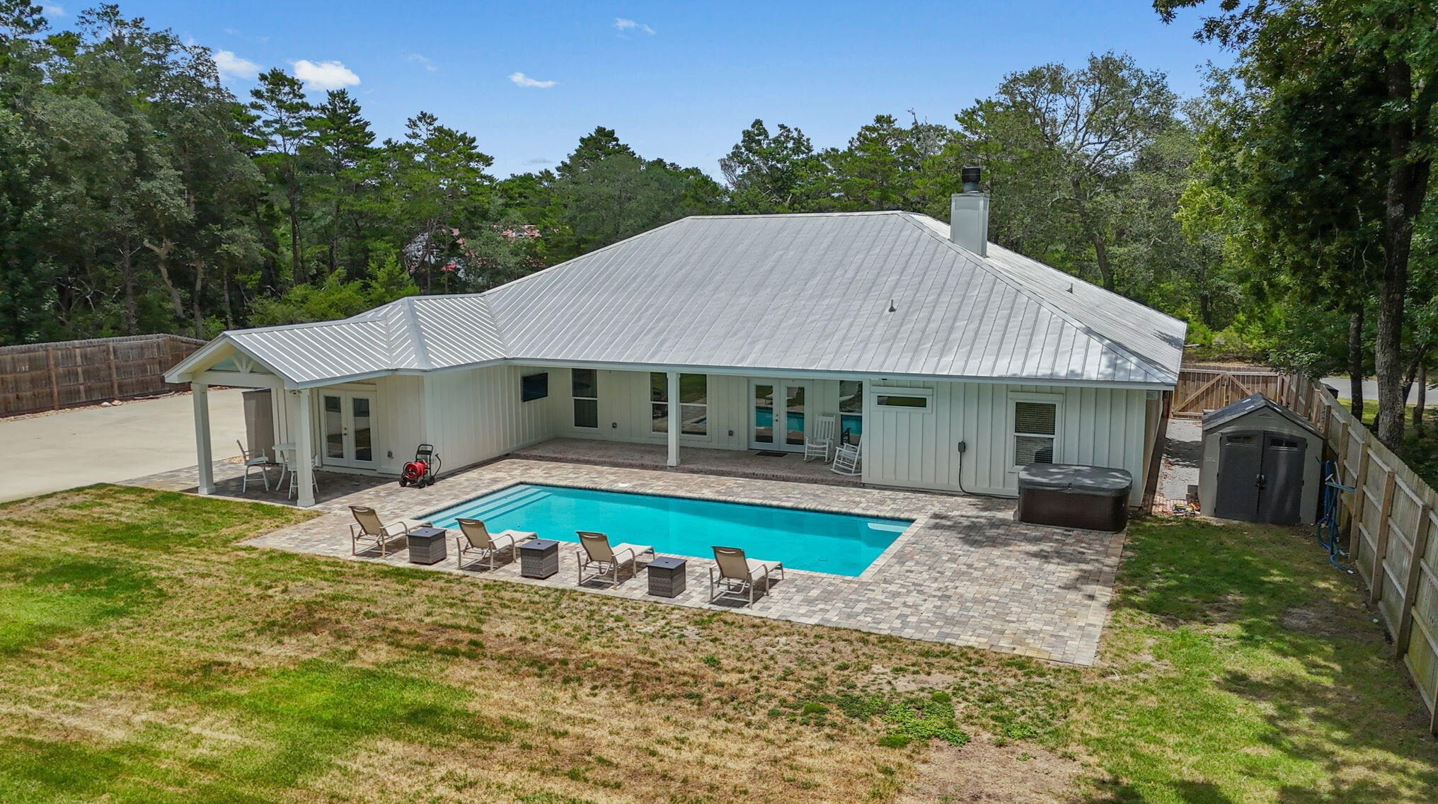125 Trails End Dr, Freeport, FL 32439