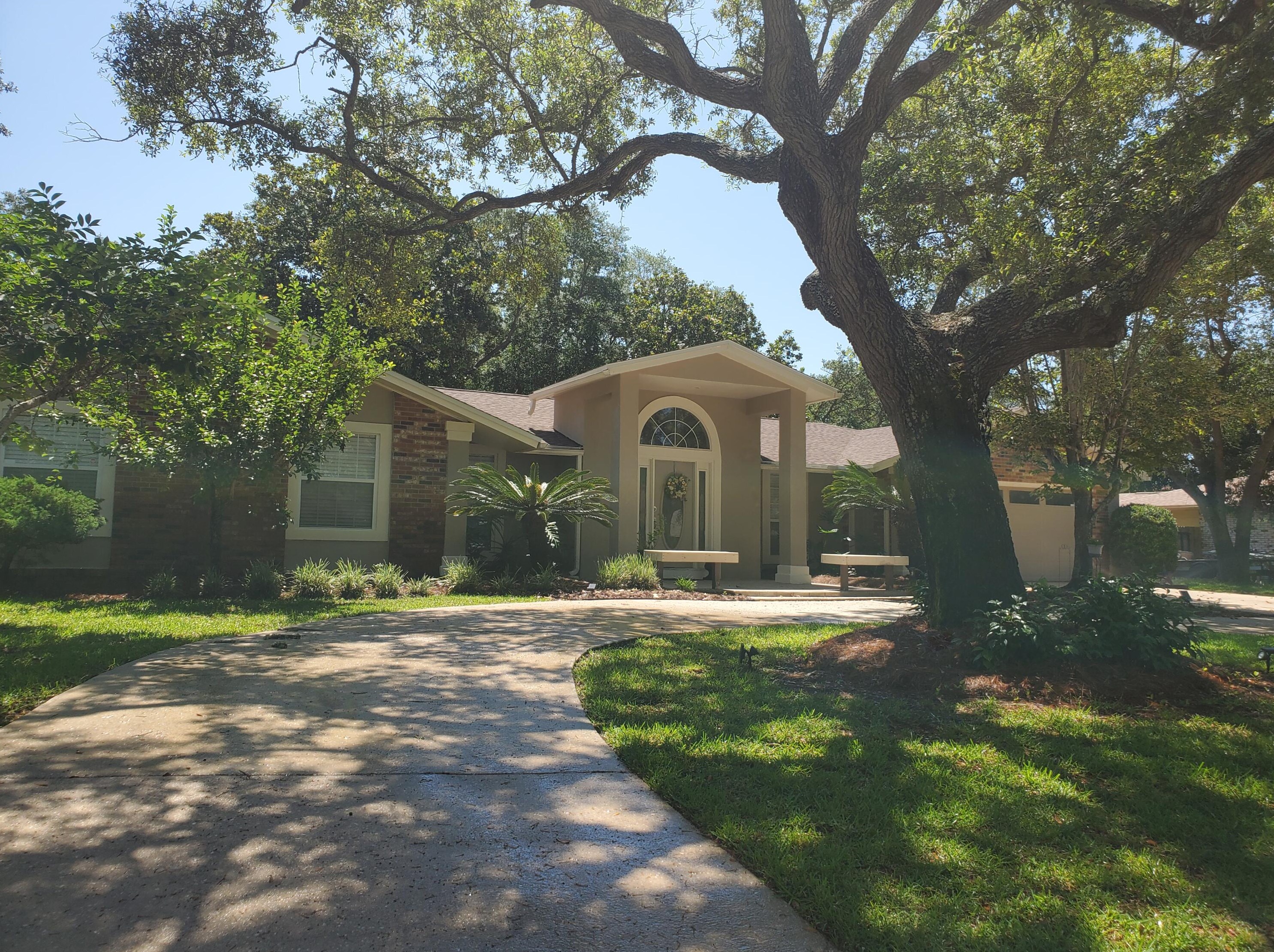 6 Lake Shore Dr, Shalimar, FL 32579