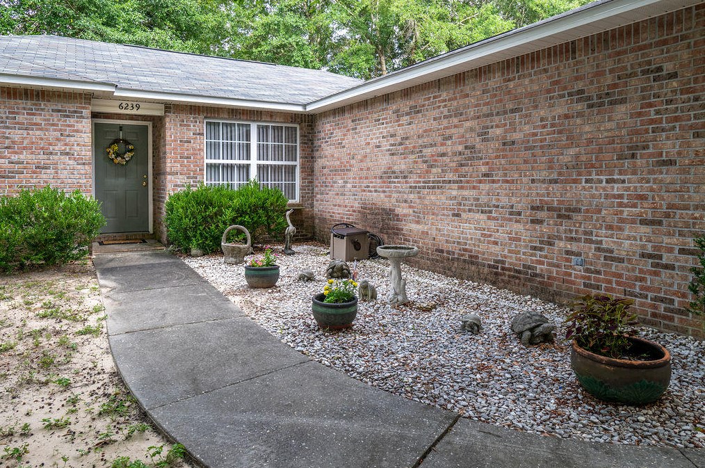 6239 Winstead Rd, Crestview, FL 32539-7286