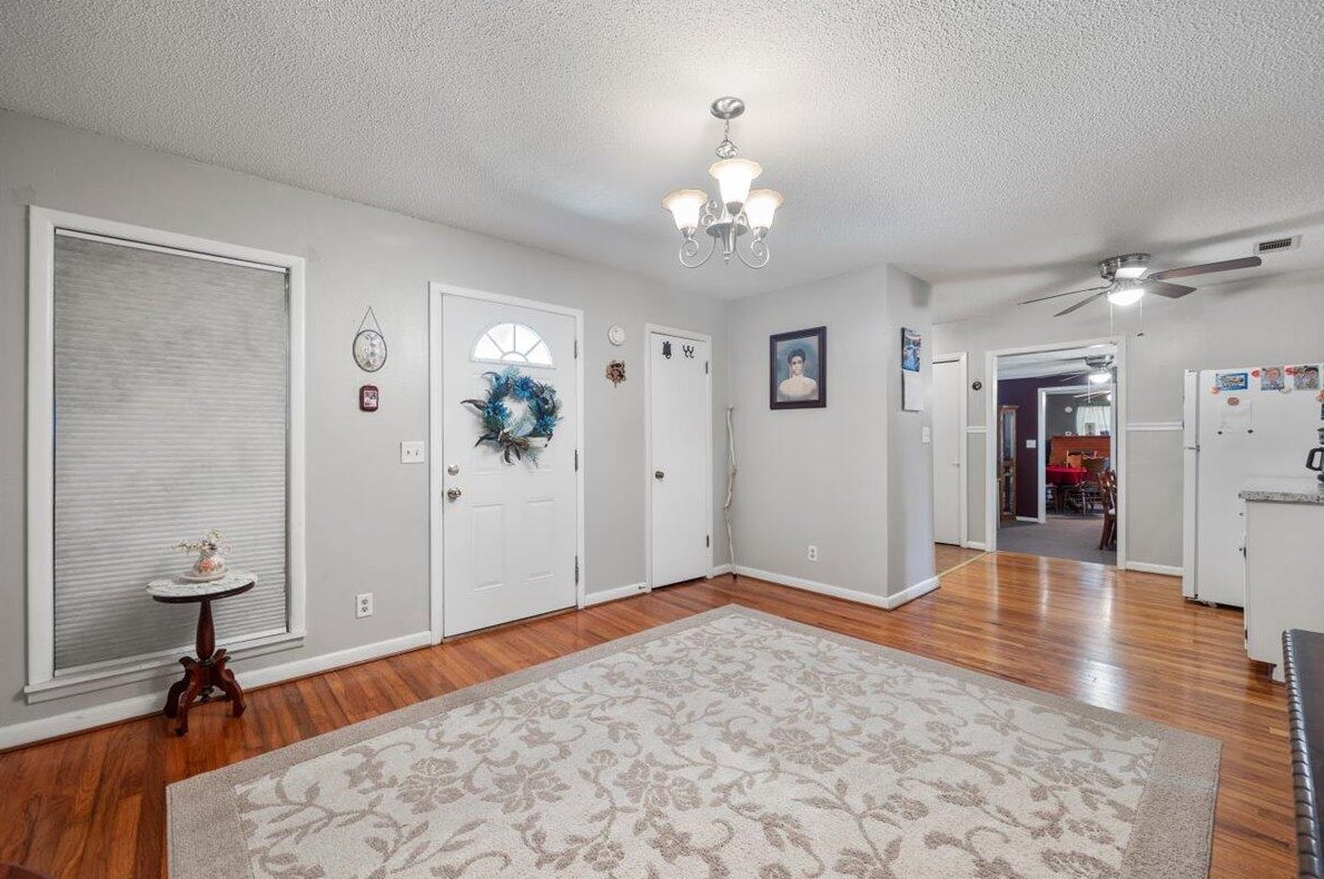 141 Woodlawn Dr, Crestview, FL 32536