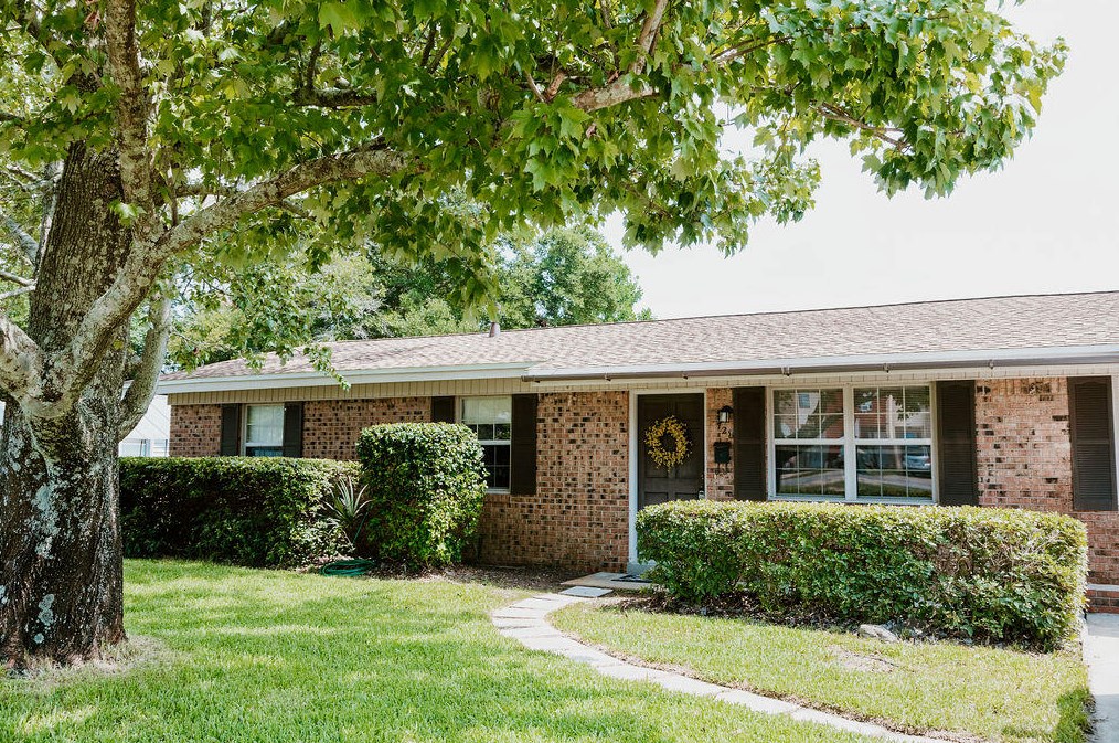 728 E Hollywood Blvd E, Mary Esther, FL 32569