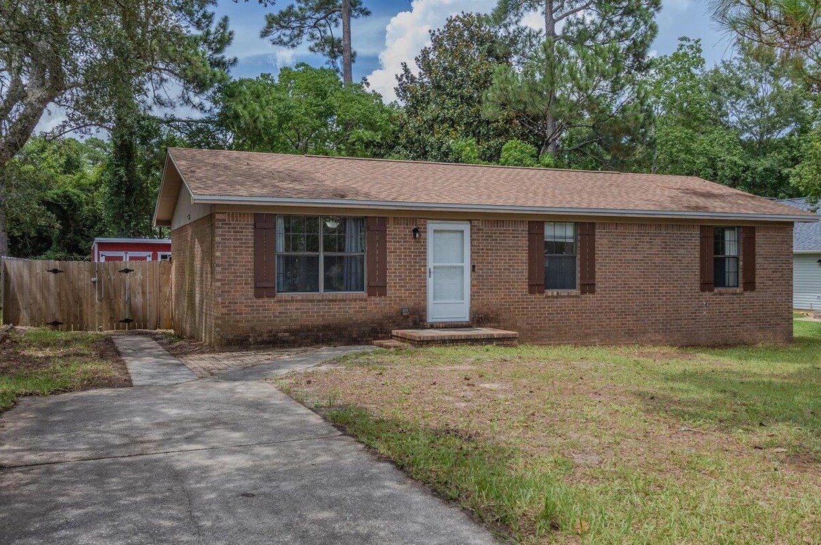 439 W Pine Street W, Mary Esther, FL 32569