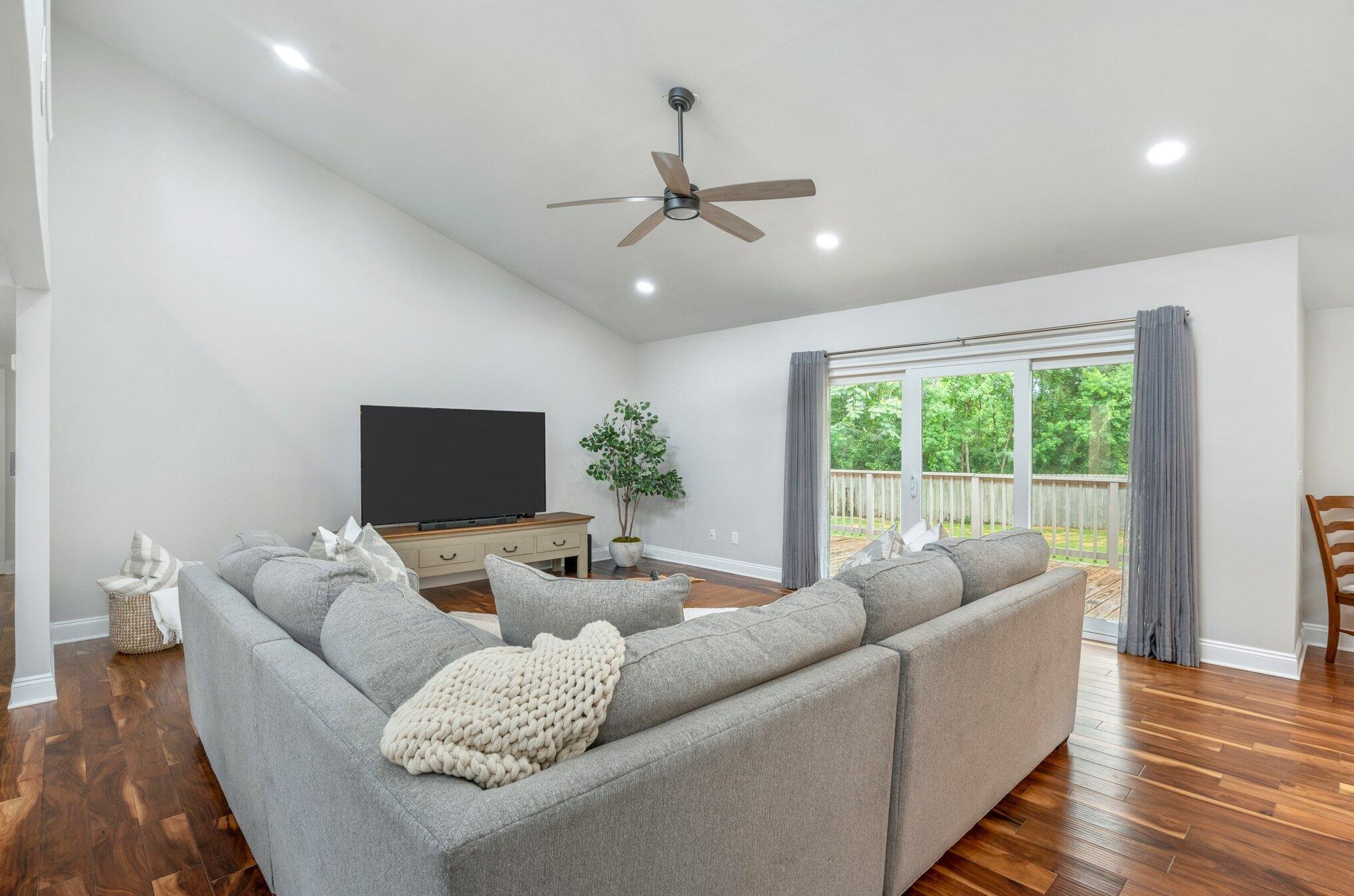 917 Lido Cir, Niceville FL  32578-4404 exterior