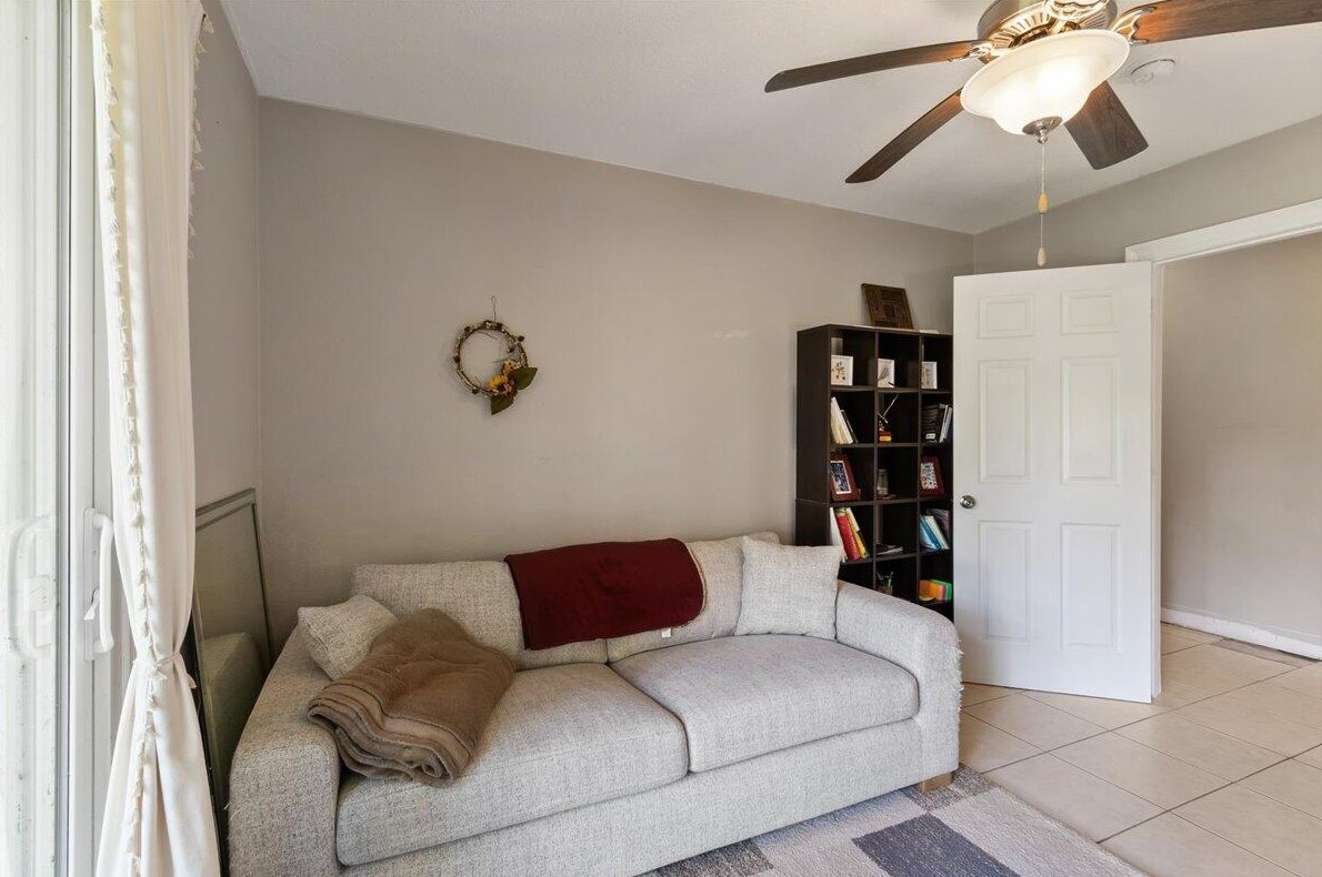 3049 Highway 98, Mary Esther FL  32569-1367 exterior