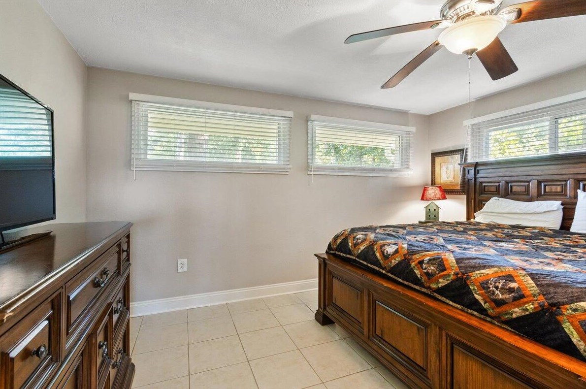 3049 Highway 98, Mary Esther FL  32569-1367 exterior