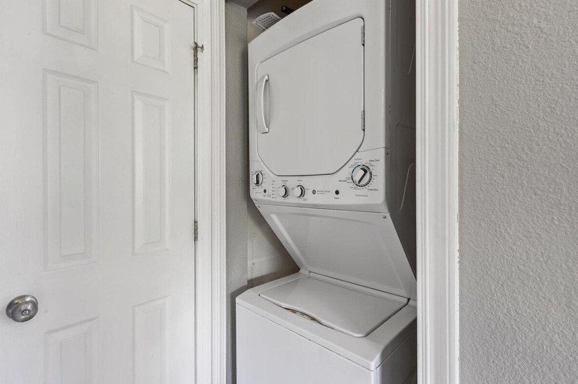 3049 Highway 98, Mary Esther FL  32569-1367 exterior