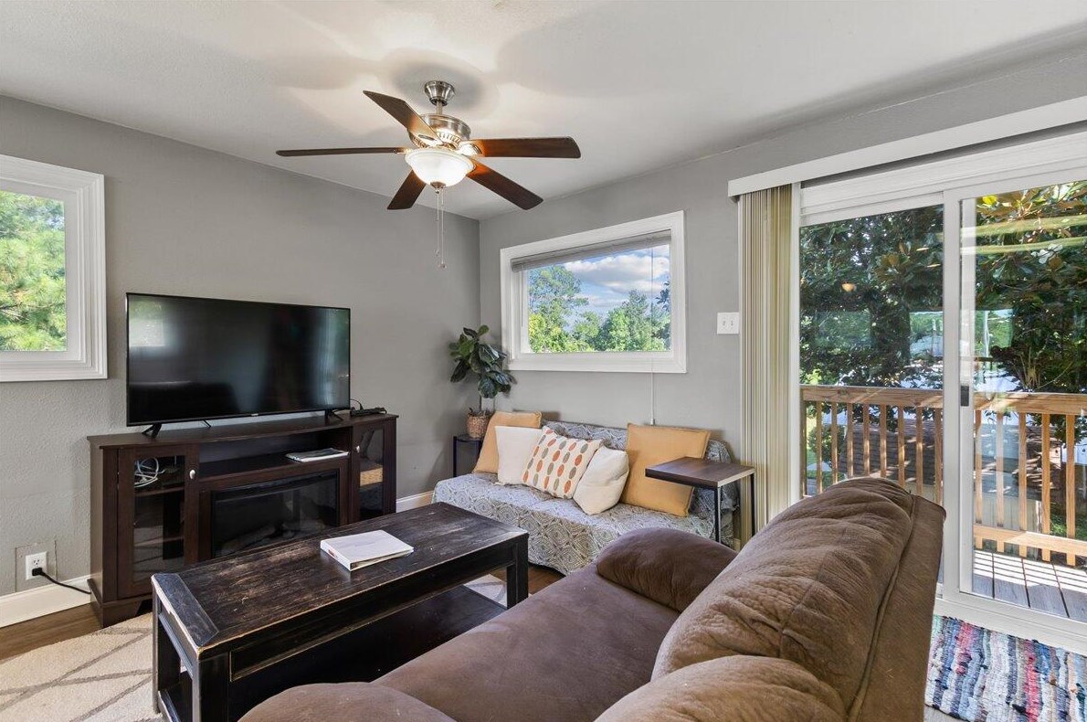 3049 Highway 98, Mary Esther FL  32569-1367 exterior