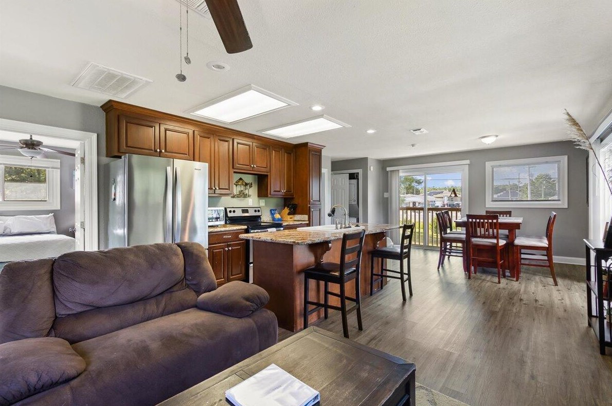 3049 Highway 98, Mary Esther FL  32569-1367 exterior