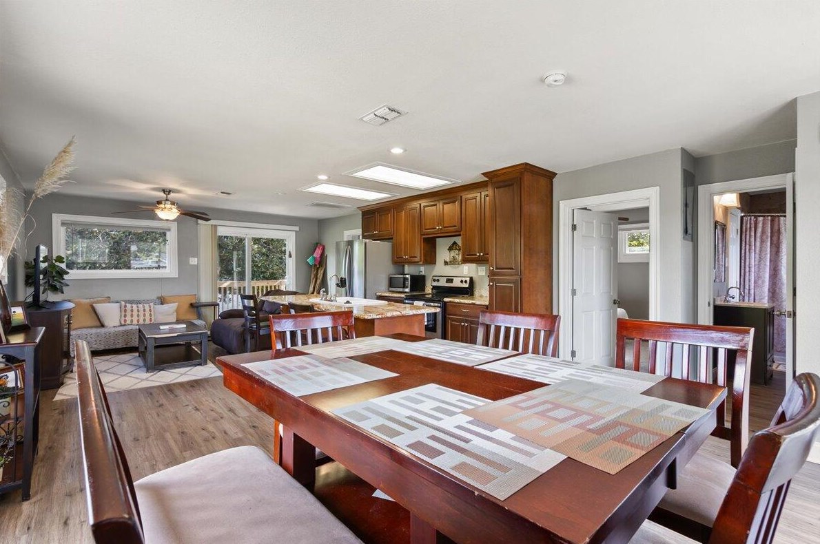 3049 Highway 98, Mary Esther FL  32569-1367 exterior