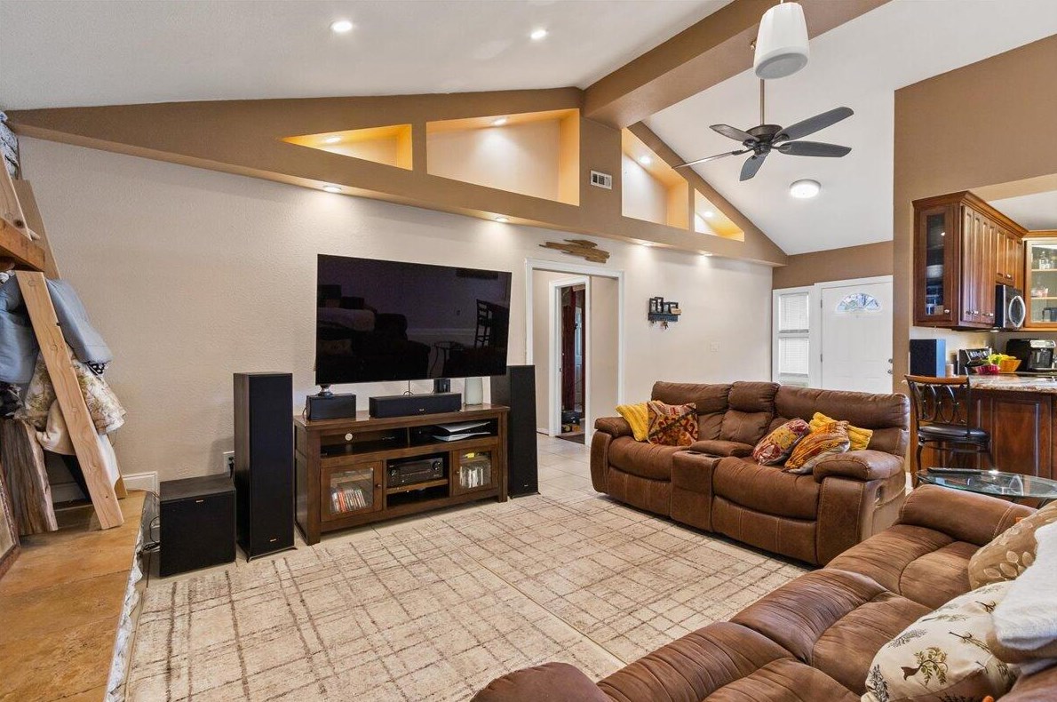 3049 Highway 98, Mary Esther FL  32569-1367 exterior