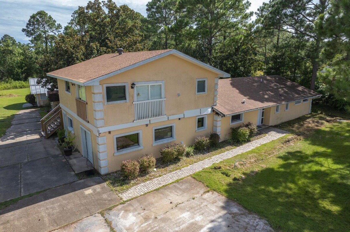 3049 Highway 98, Mary Esther FL  32569-1367 exterior